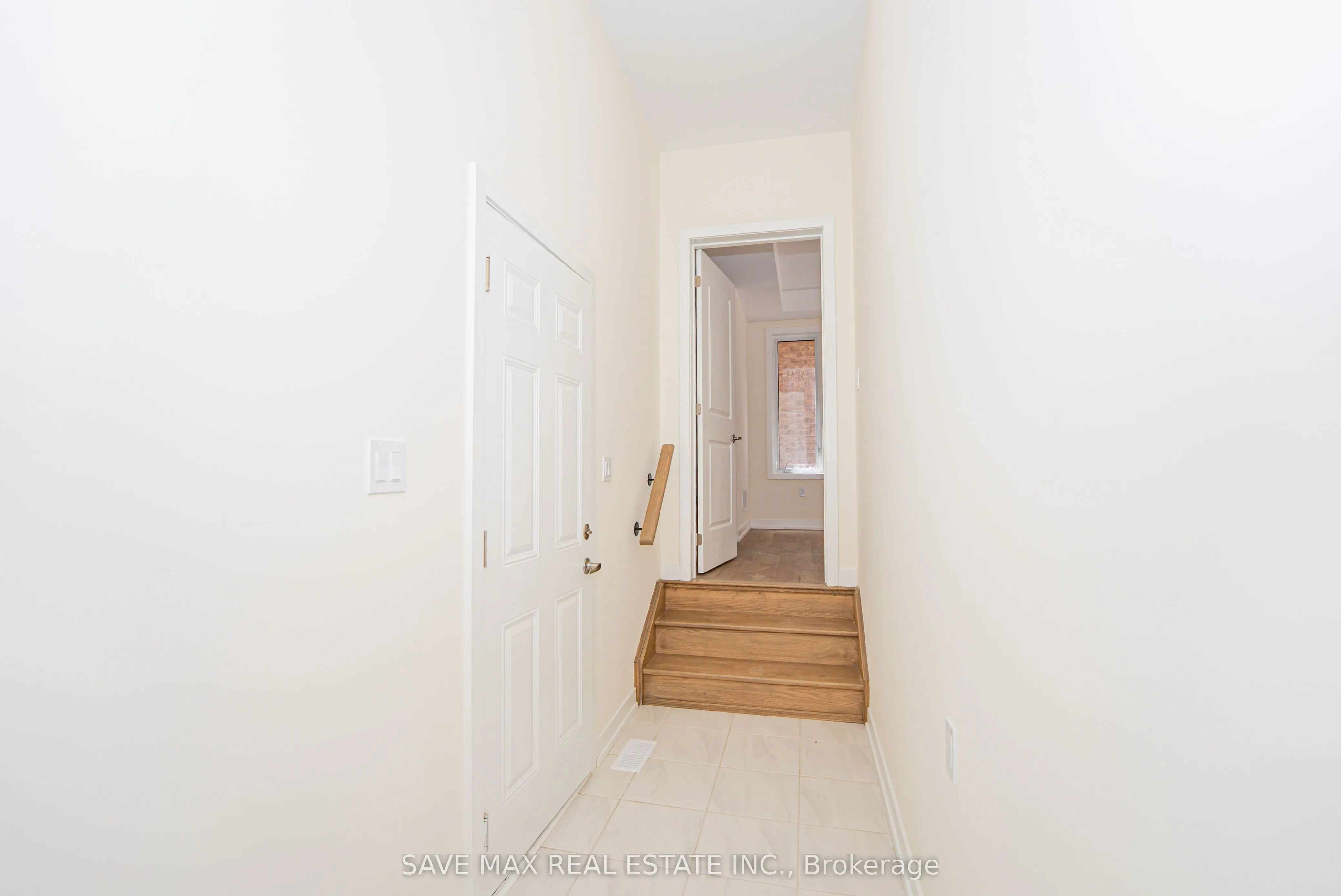25 Stanley Leitch Drive N