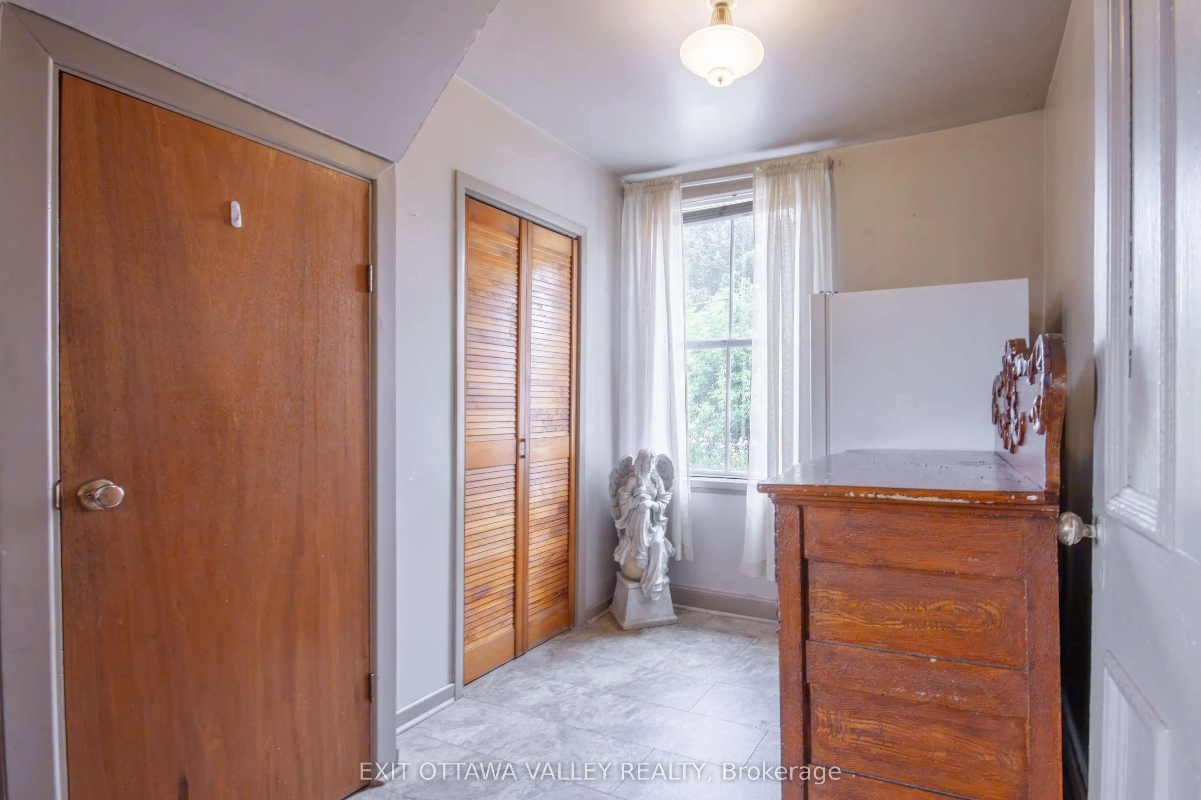 53 Burchat Street