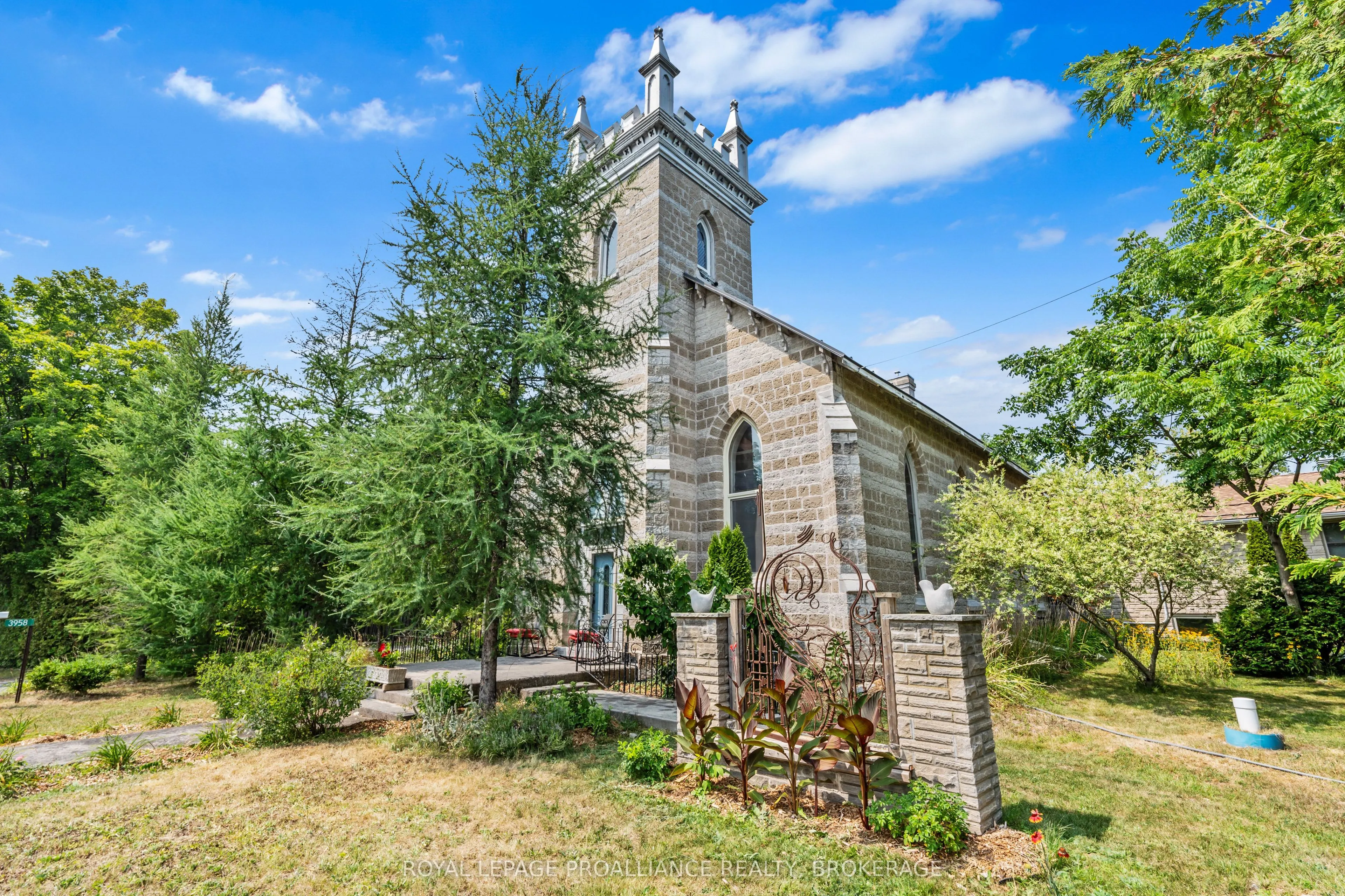 3958 Harrowsmith Road