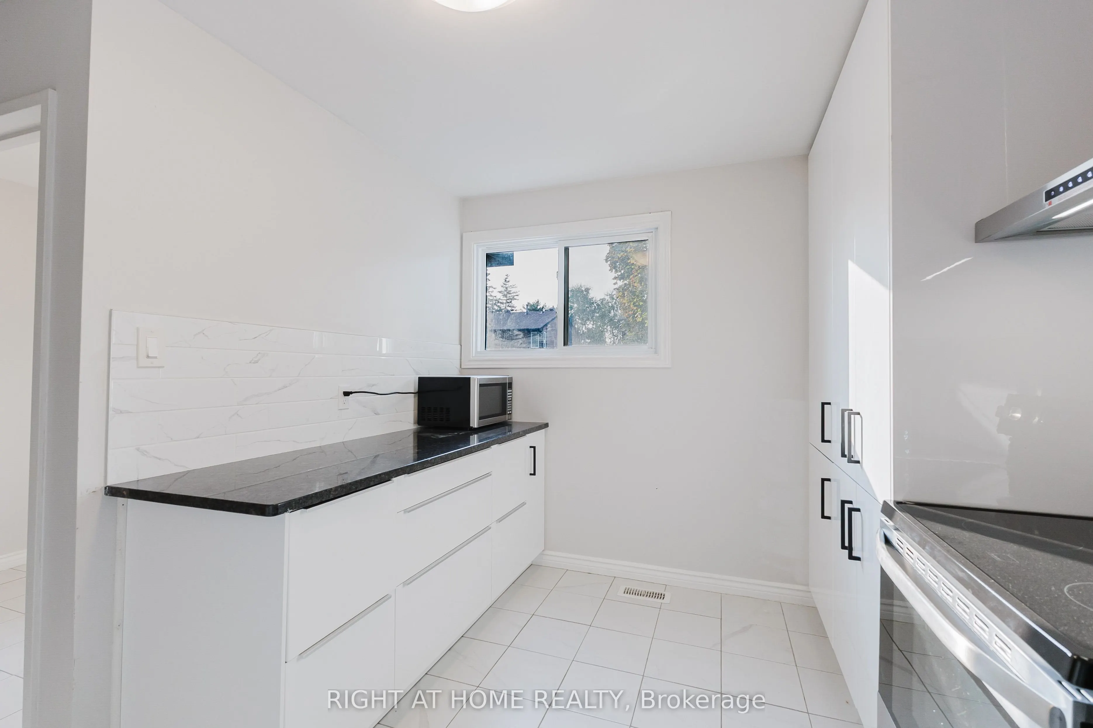 23 Mcclintock Way, #102
