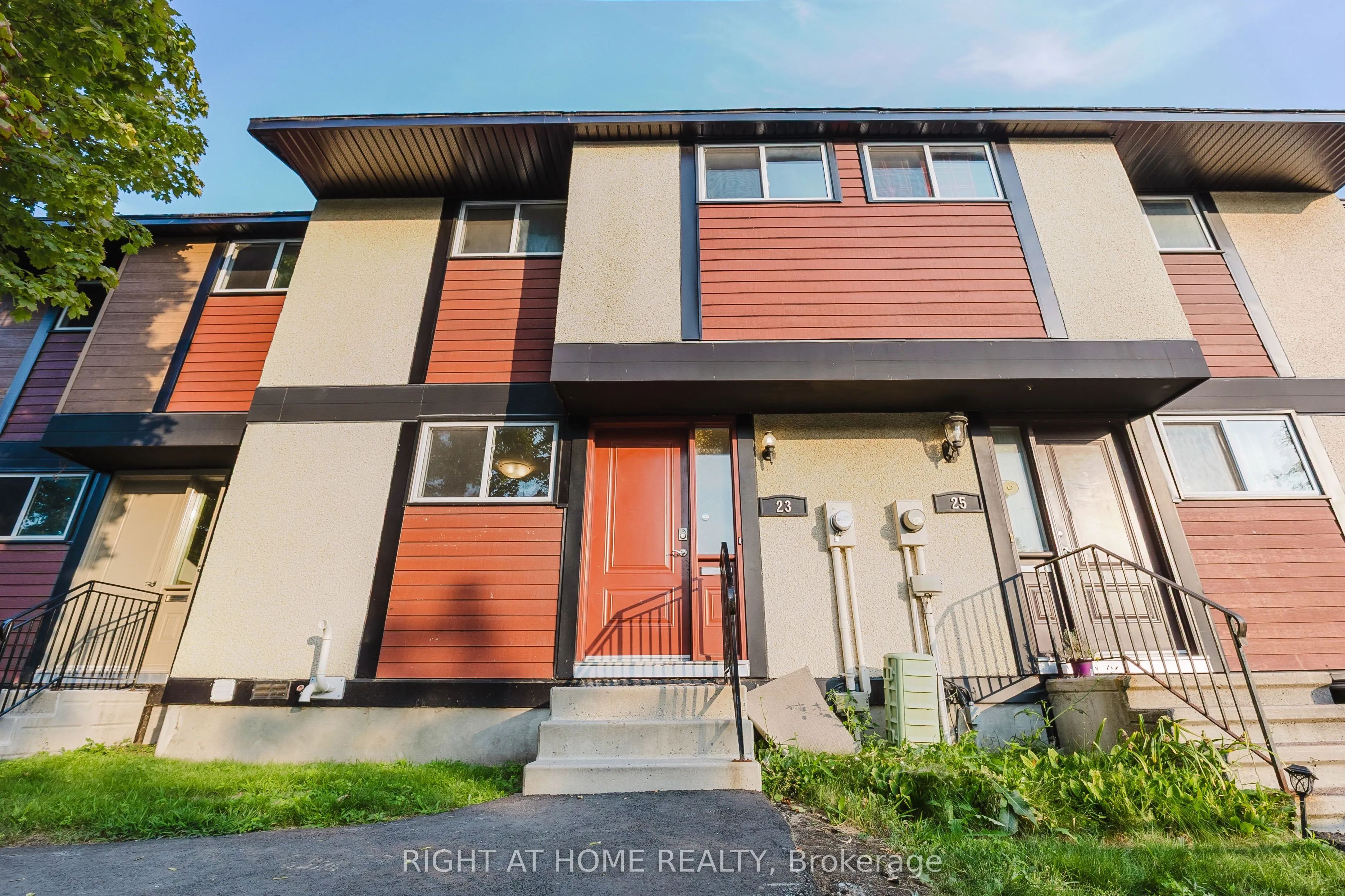 23 Mcclintock Way, #102