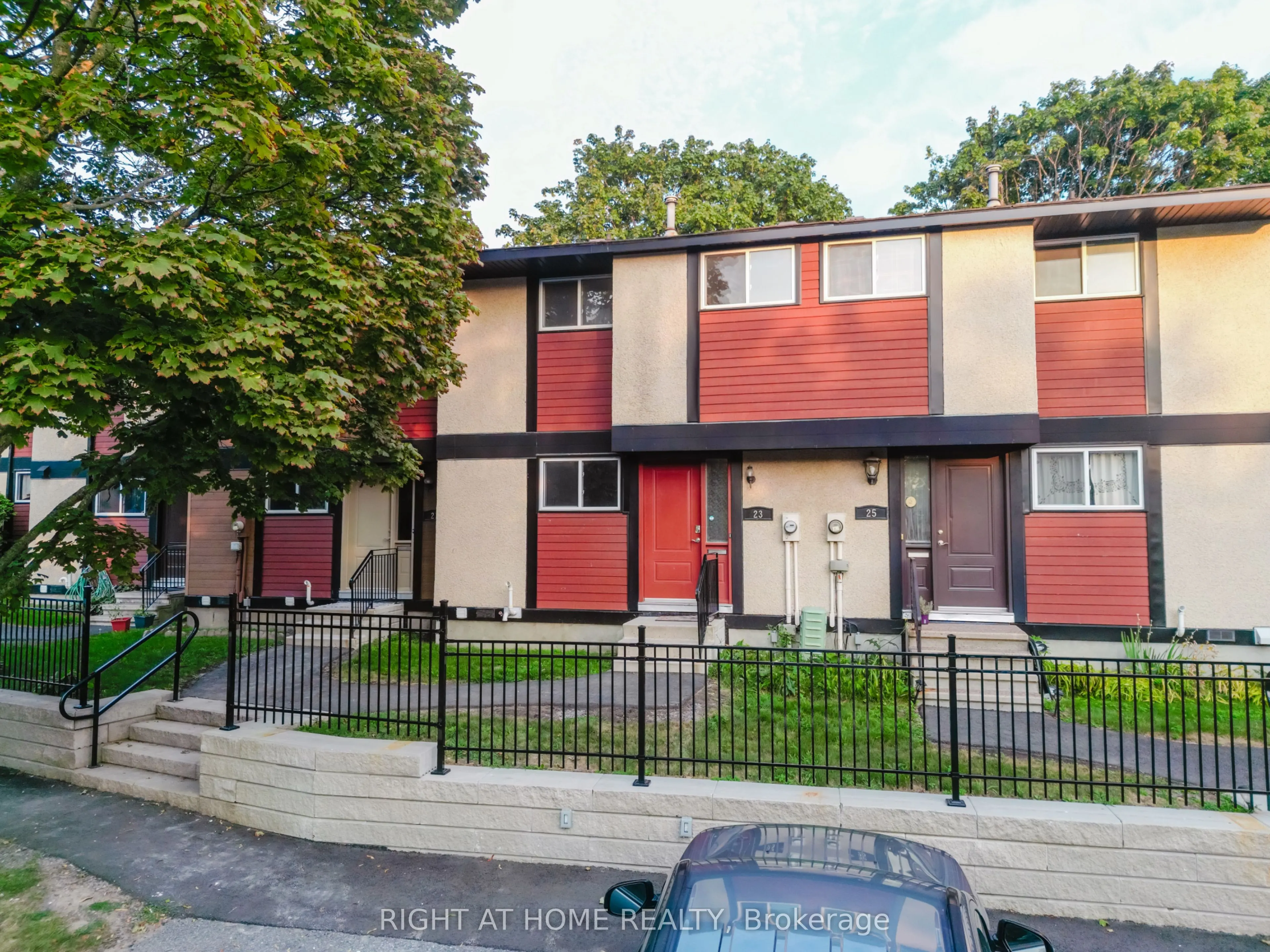 23 Mcclintock Way, #102