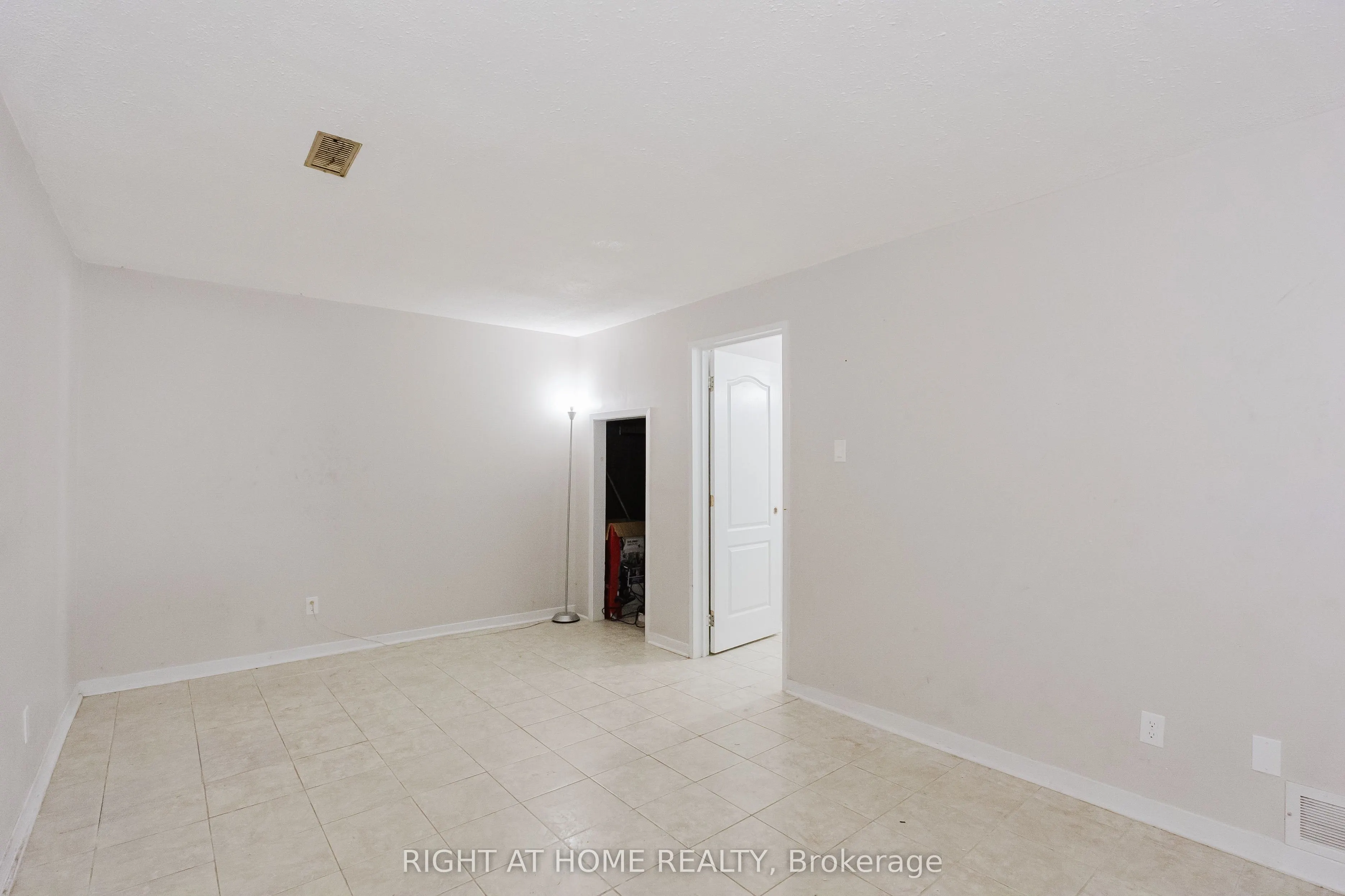23 Mcclintock Way, #102