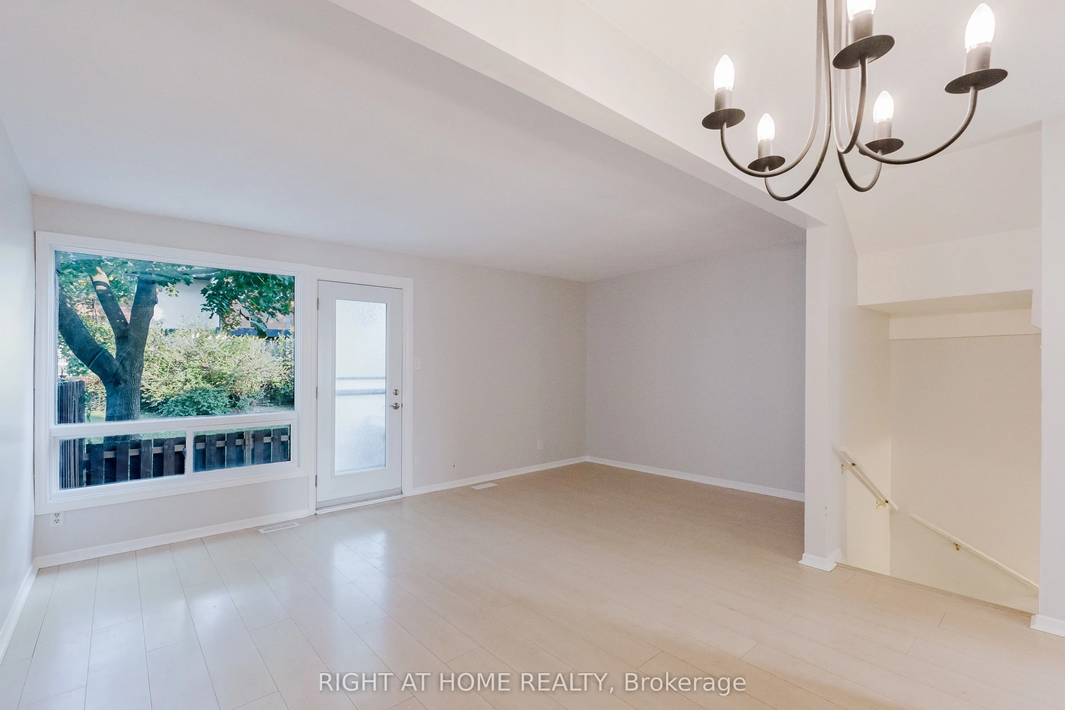 23 Mcclintock Way, #102