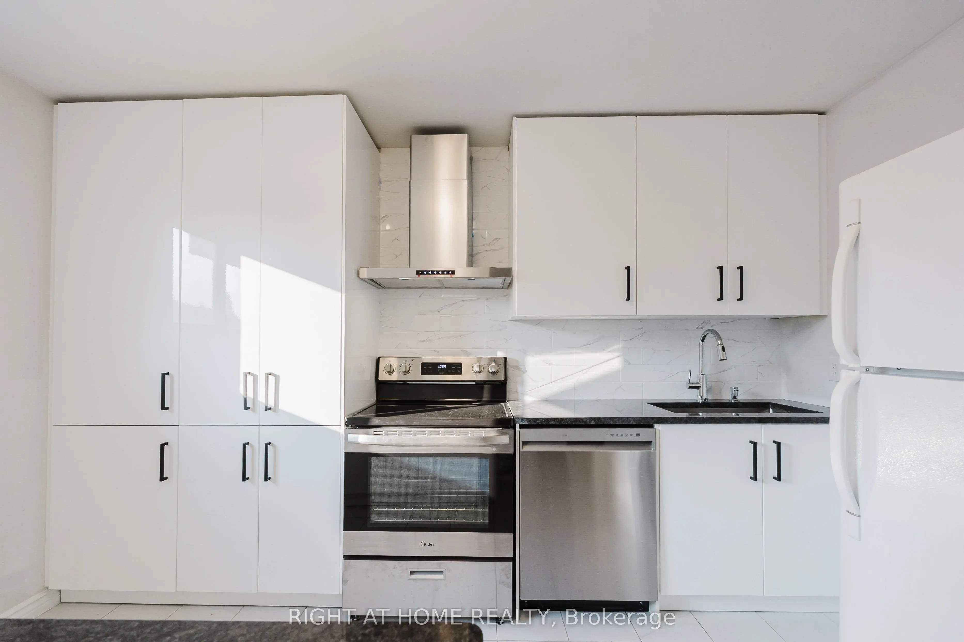 23 Mcclintock Way, #102