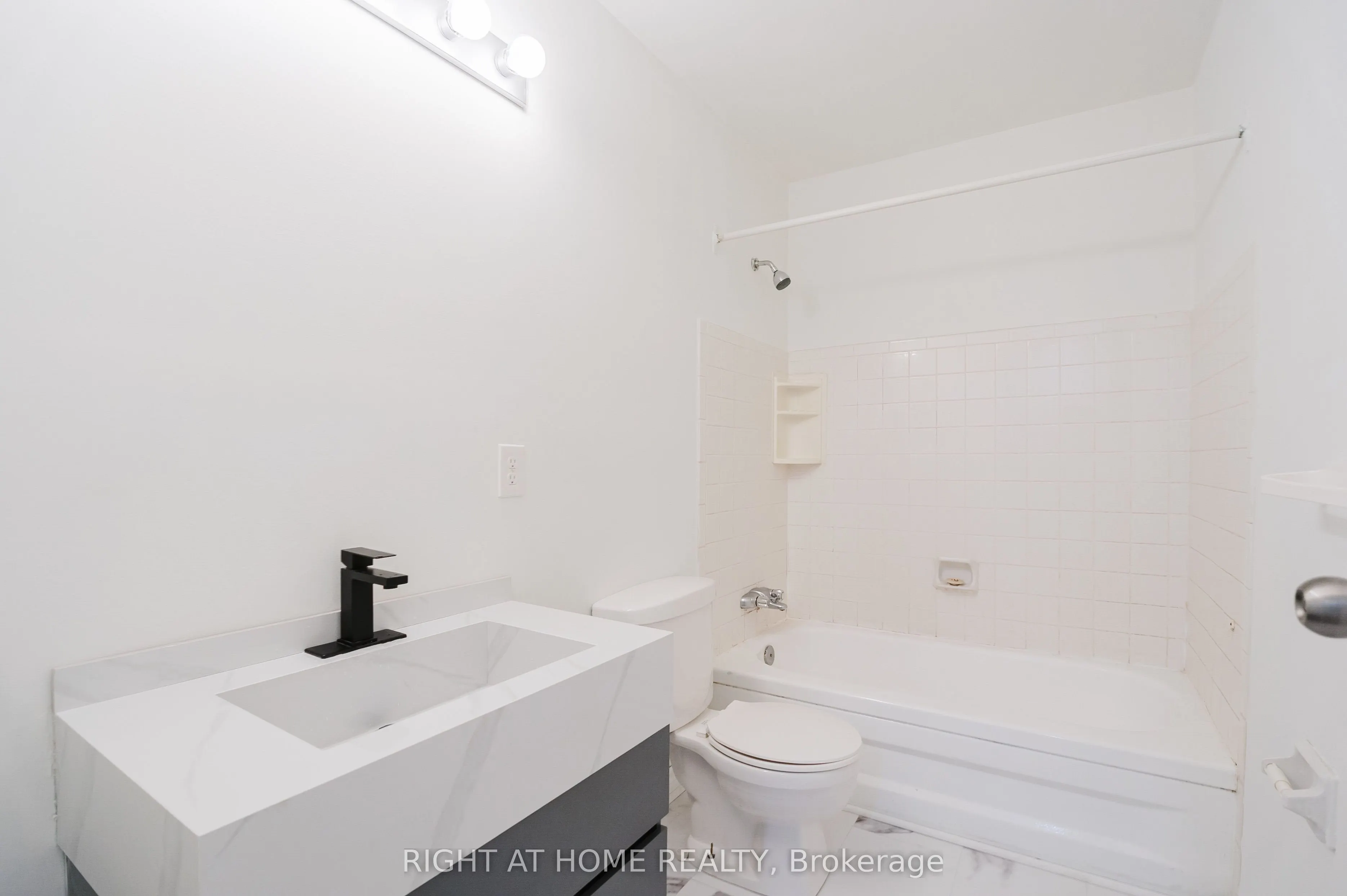 23 Mcclintock Way, #102
