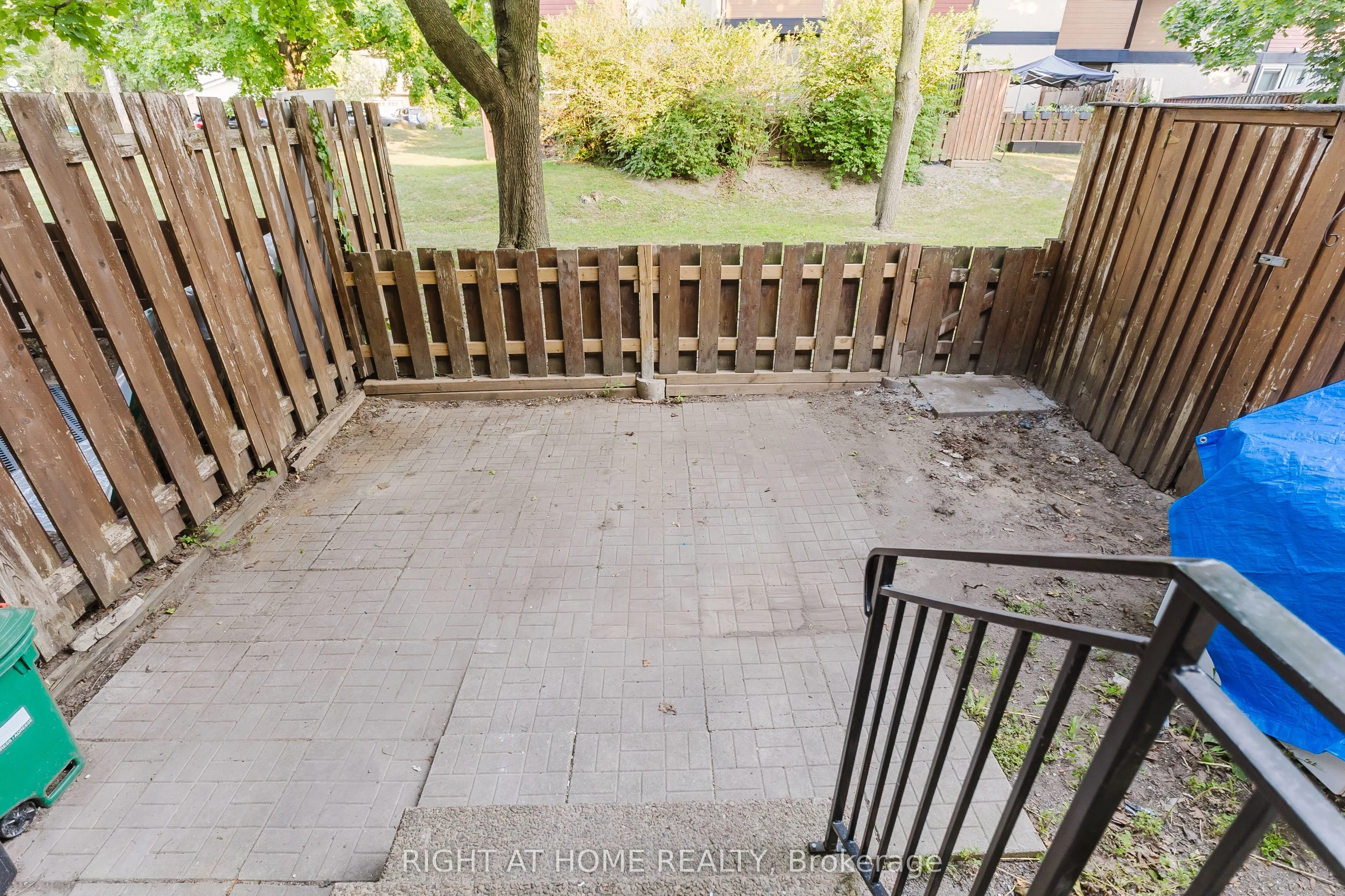 23 Mcclintock Way, #102