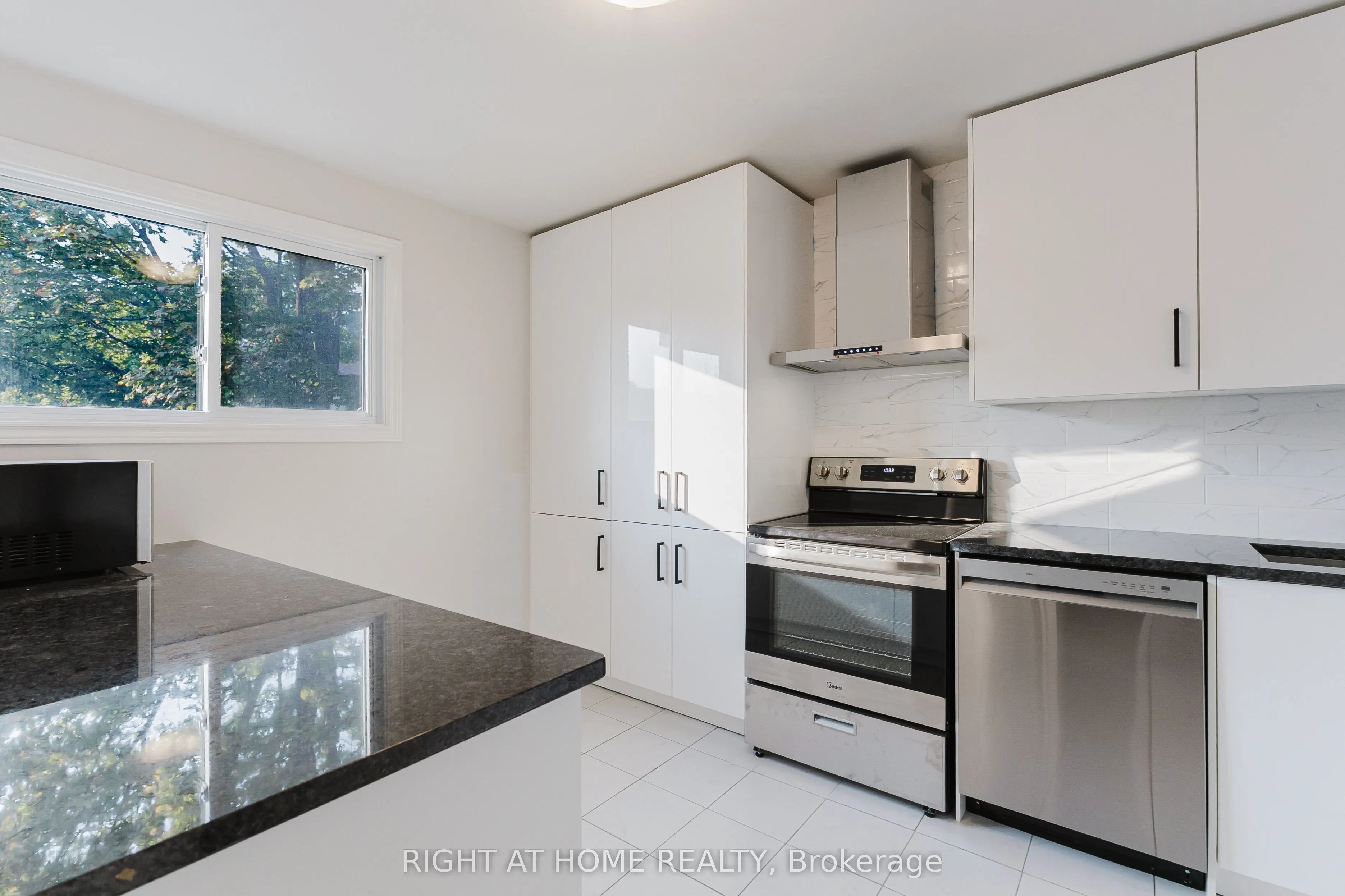 23 Mcclintock Way, #102
