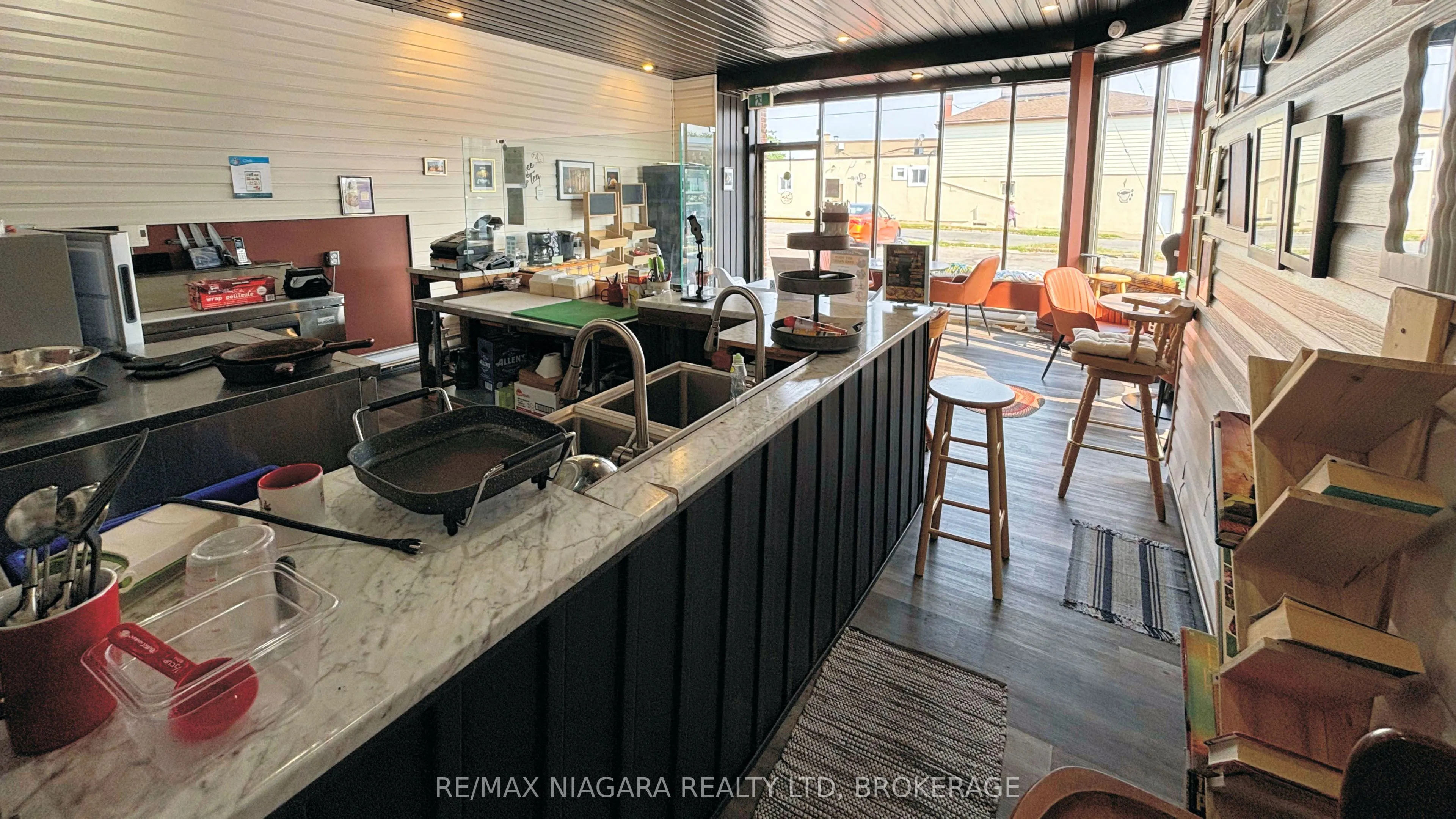 6119 MAIN Street, #2
