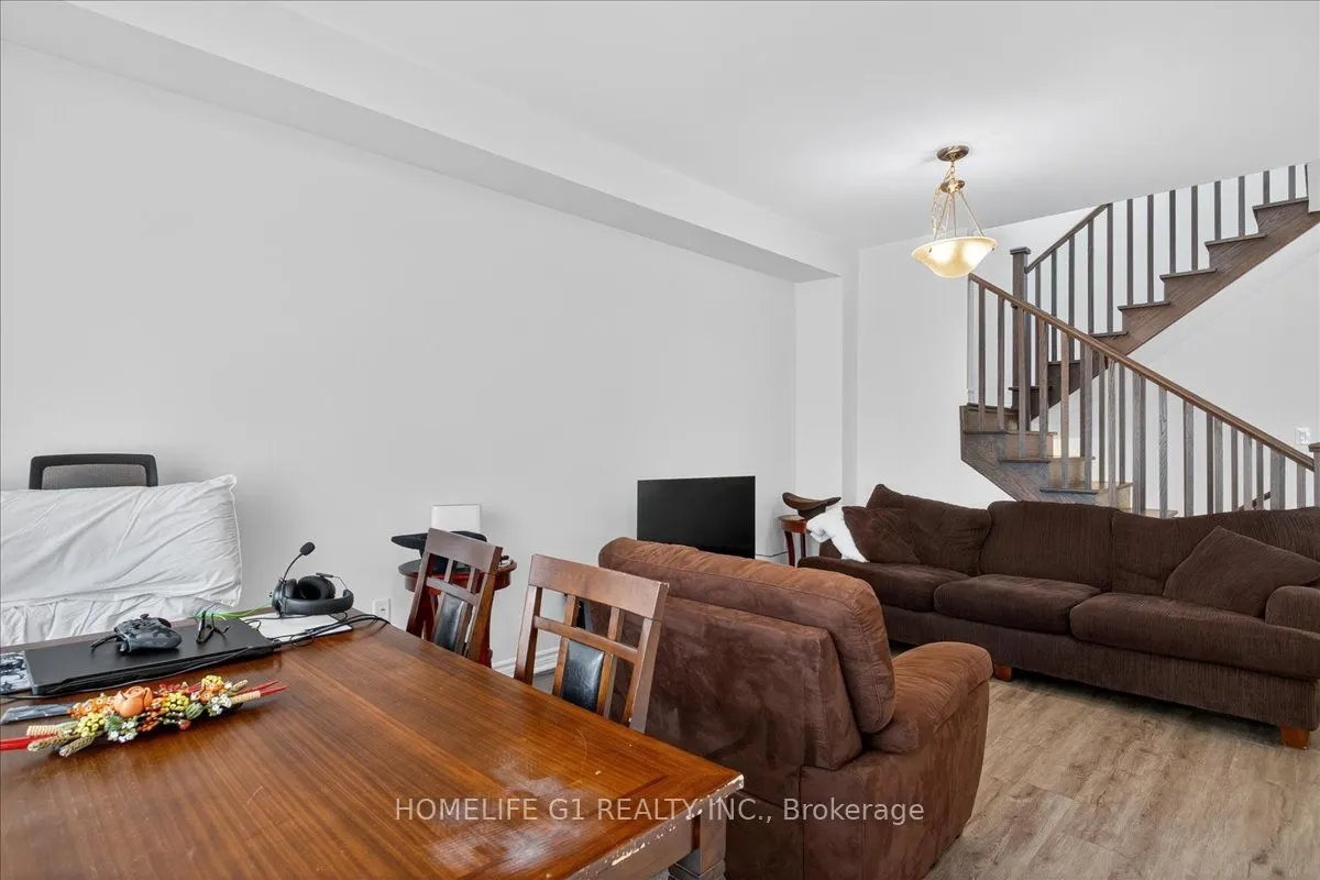 5 Dyer Crescent