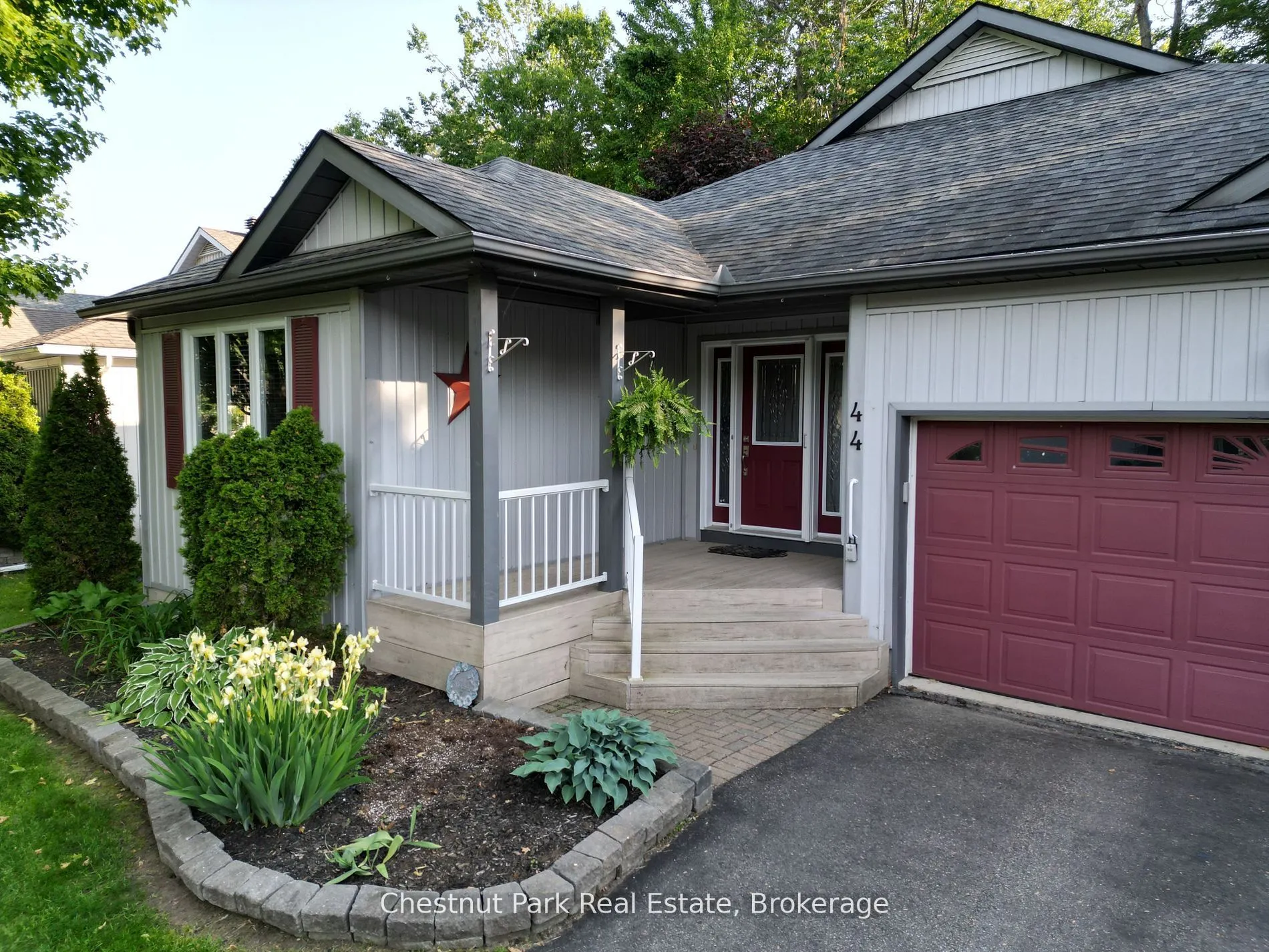 44 Springwood Crescent