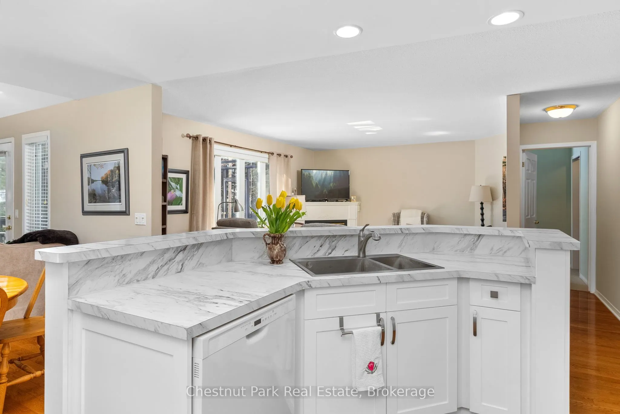 44 Springwood Crescent