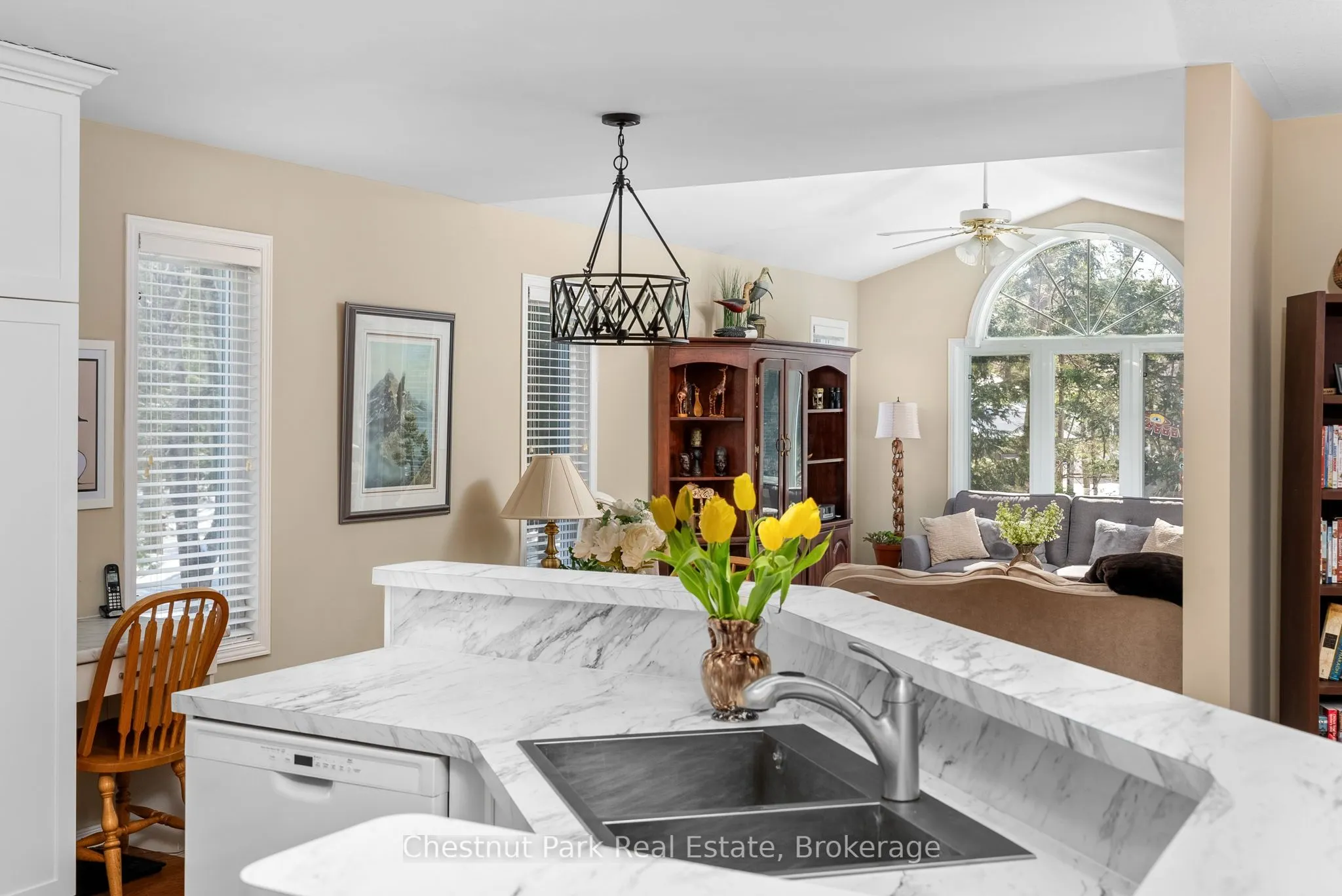 44 Springwood Crescent