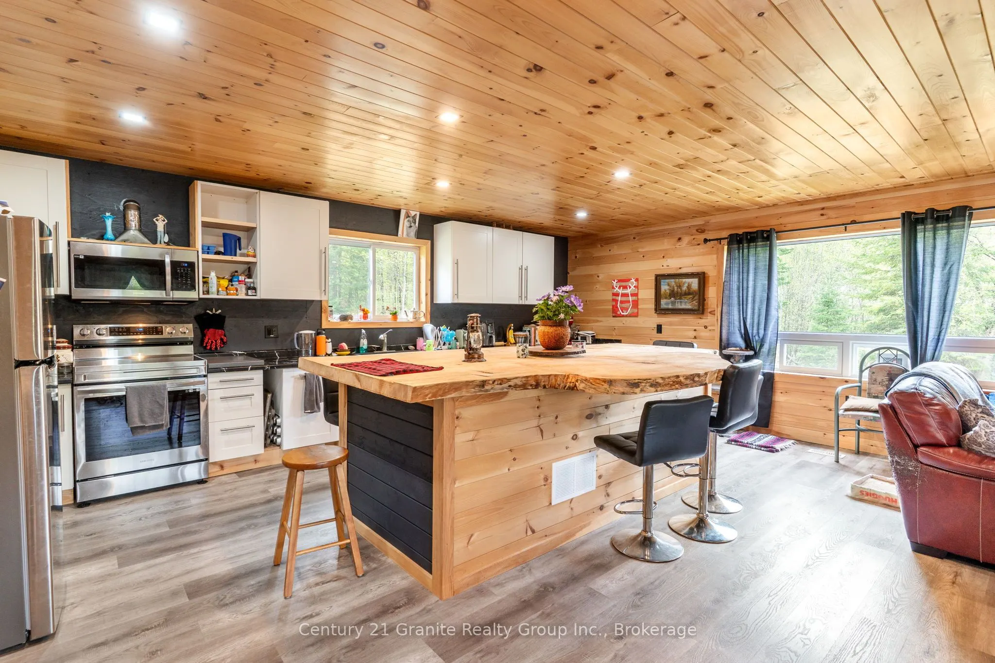 10498 Highway 118
