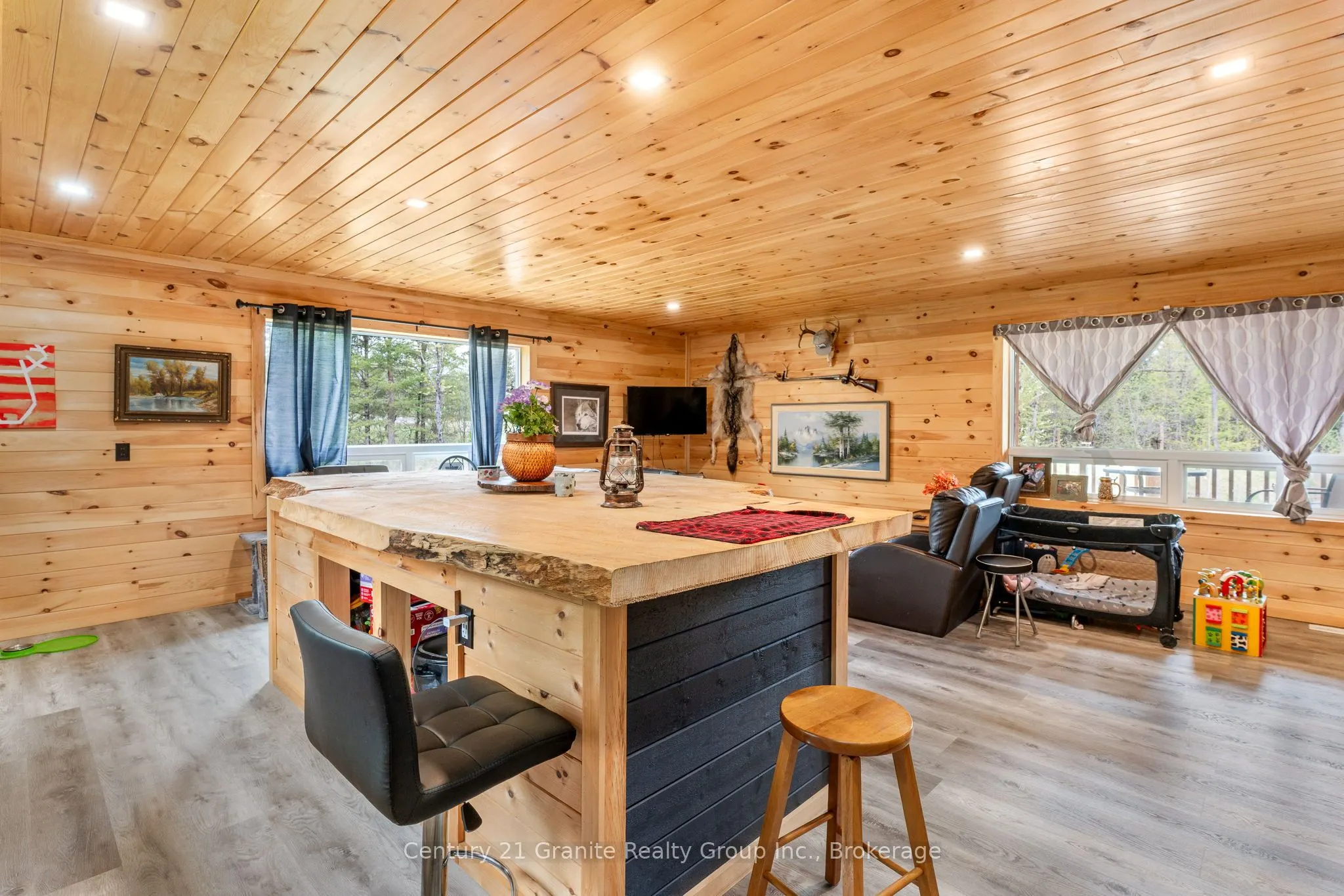 10498 Highway 118