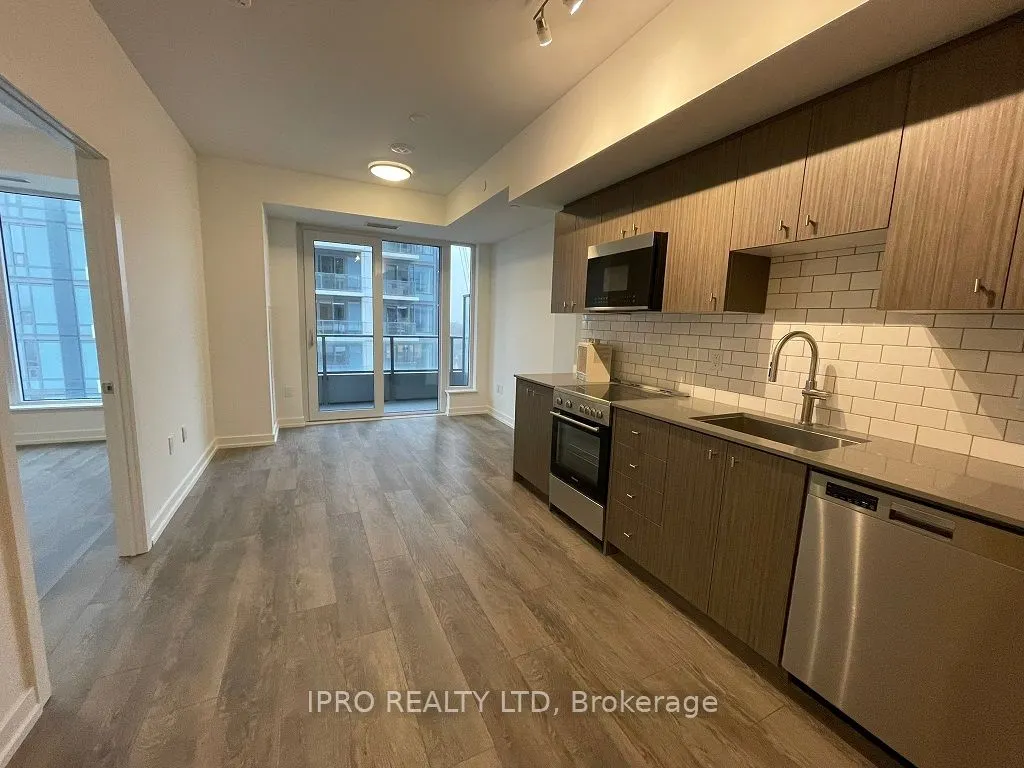 15 Wellington Street N, #714
