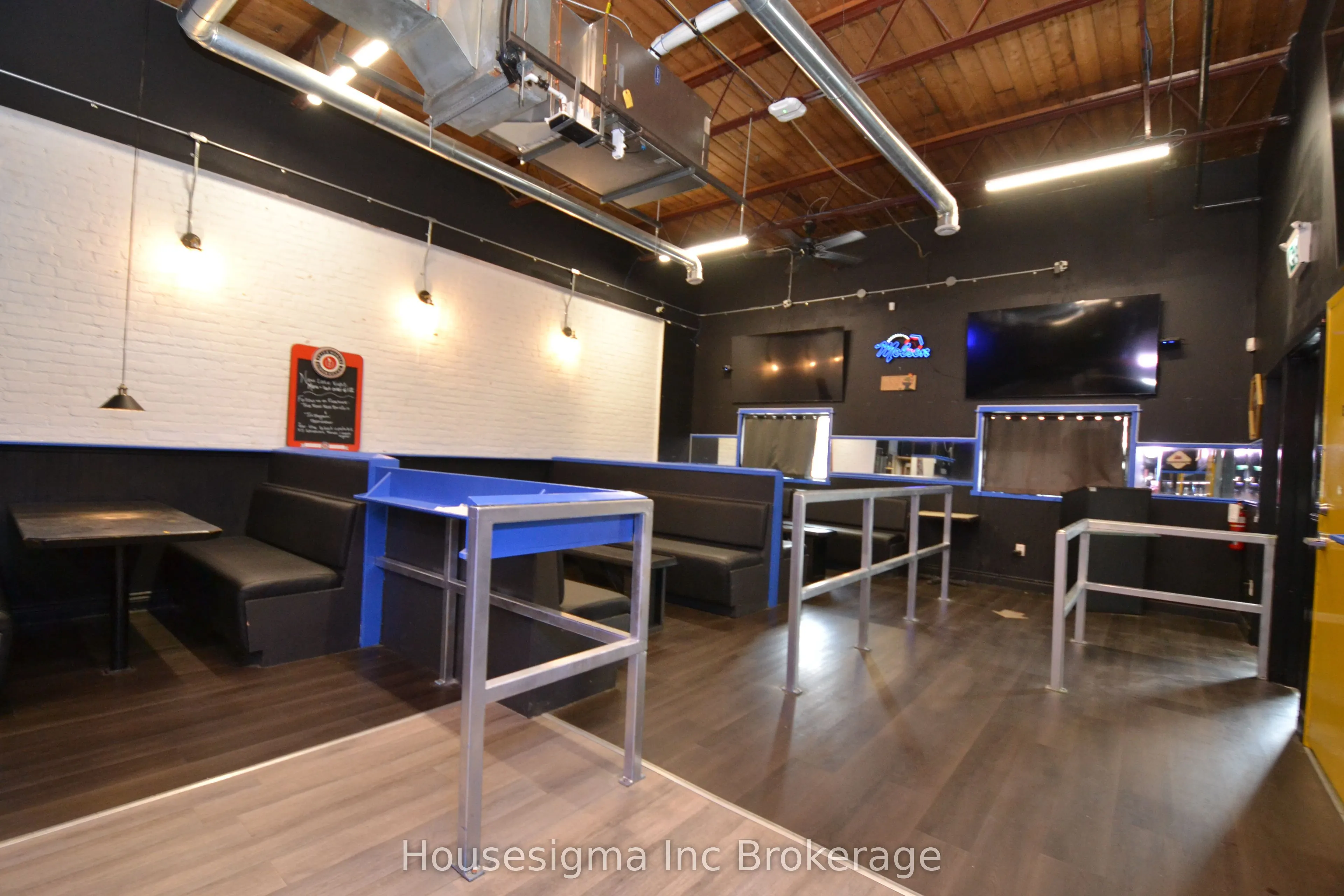 506 Dundas Street