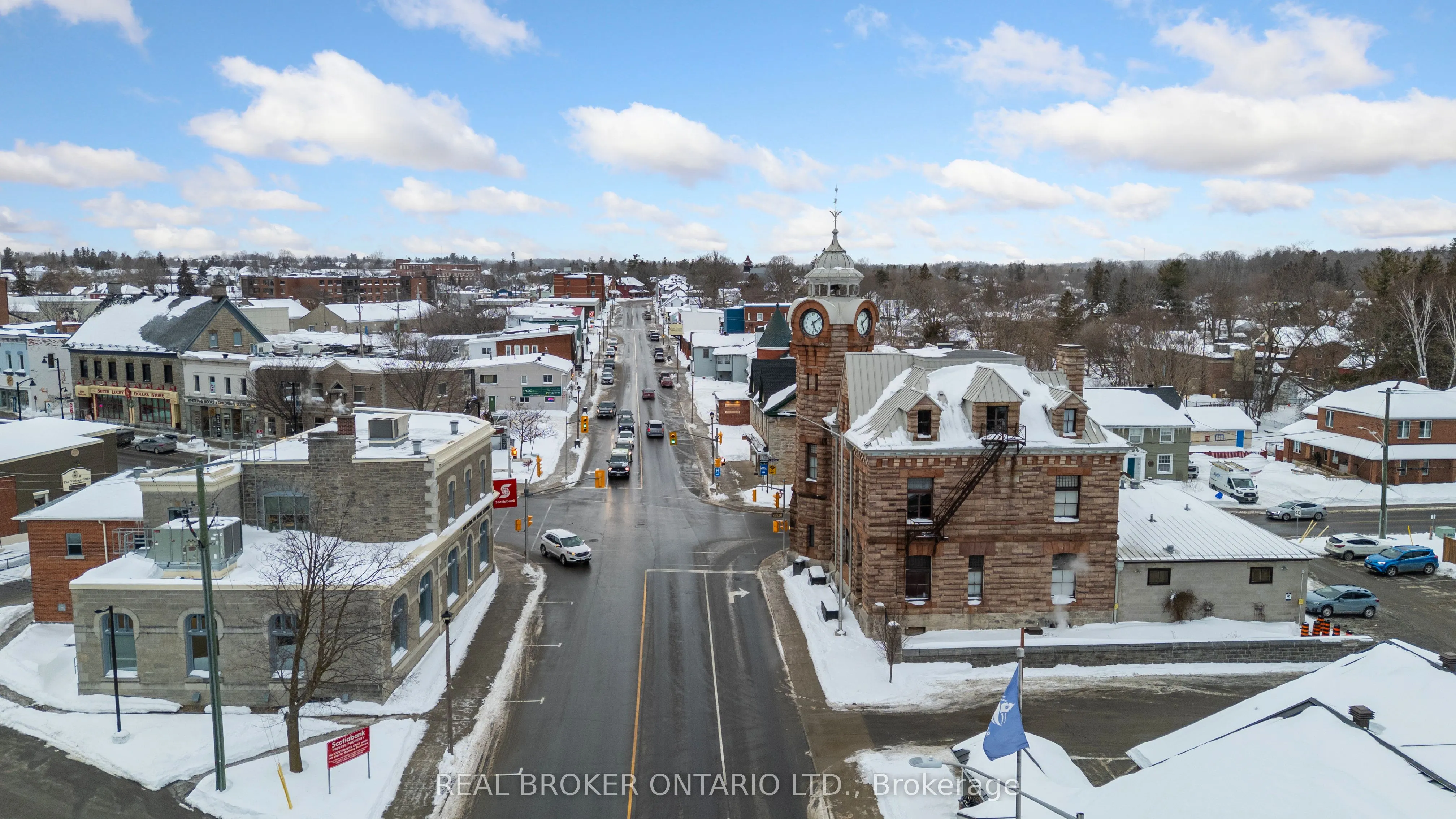 42 Daniel Street N