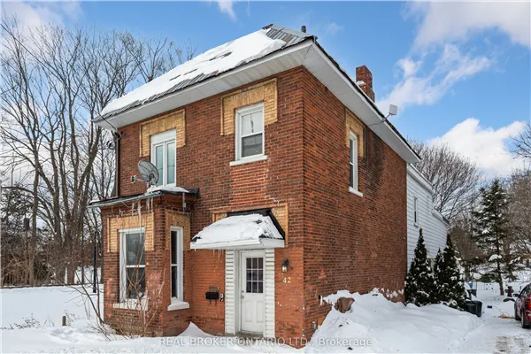 42 Daniel Street N