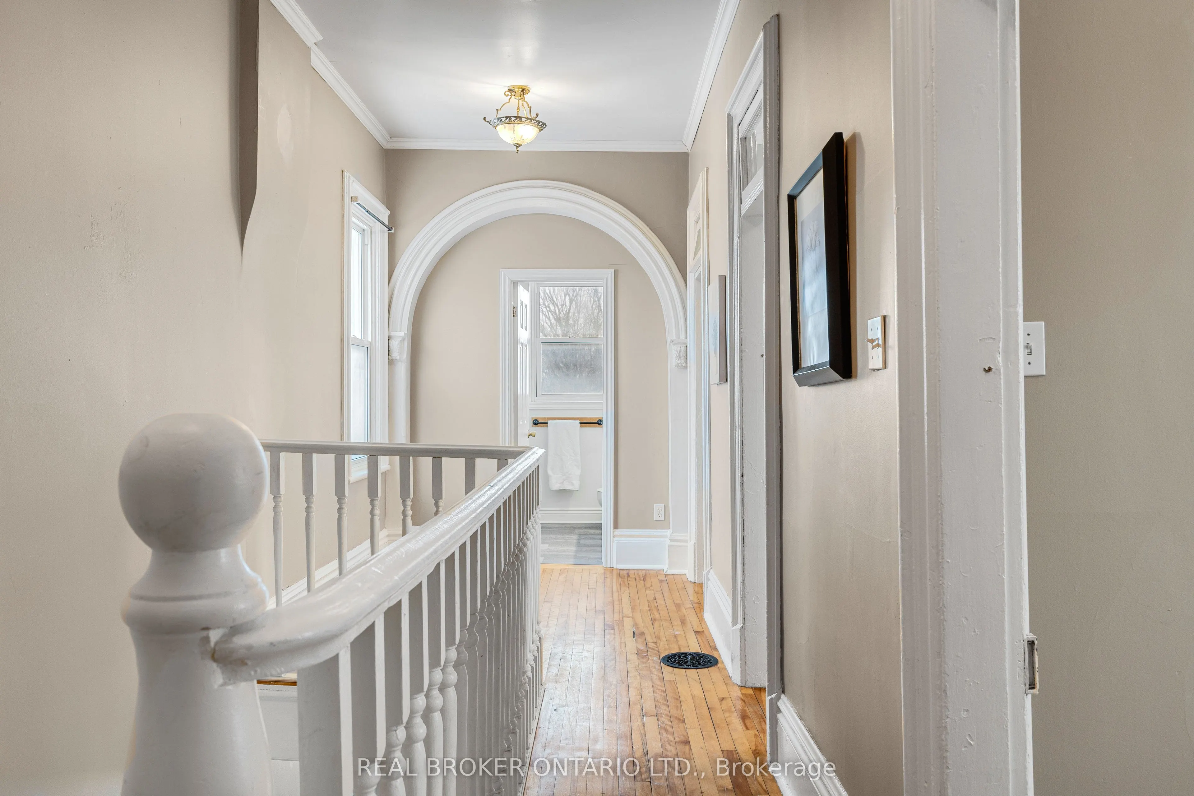 42 Daniel Street N