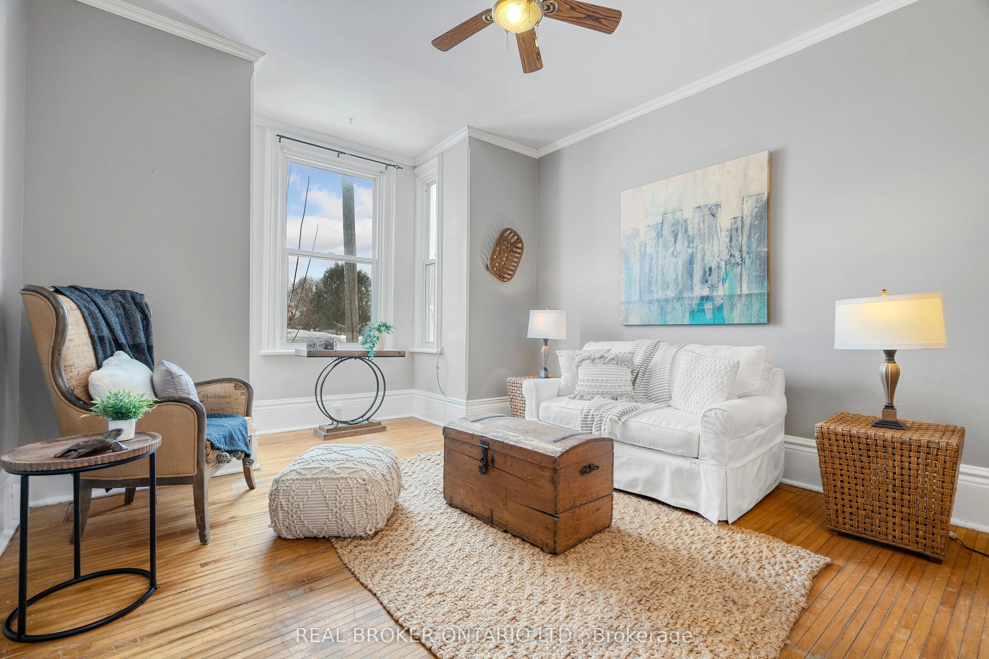 42 Daniel Street N
