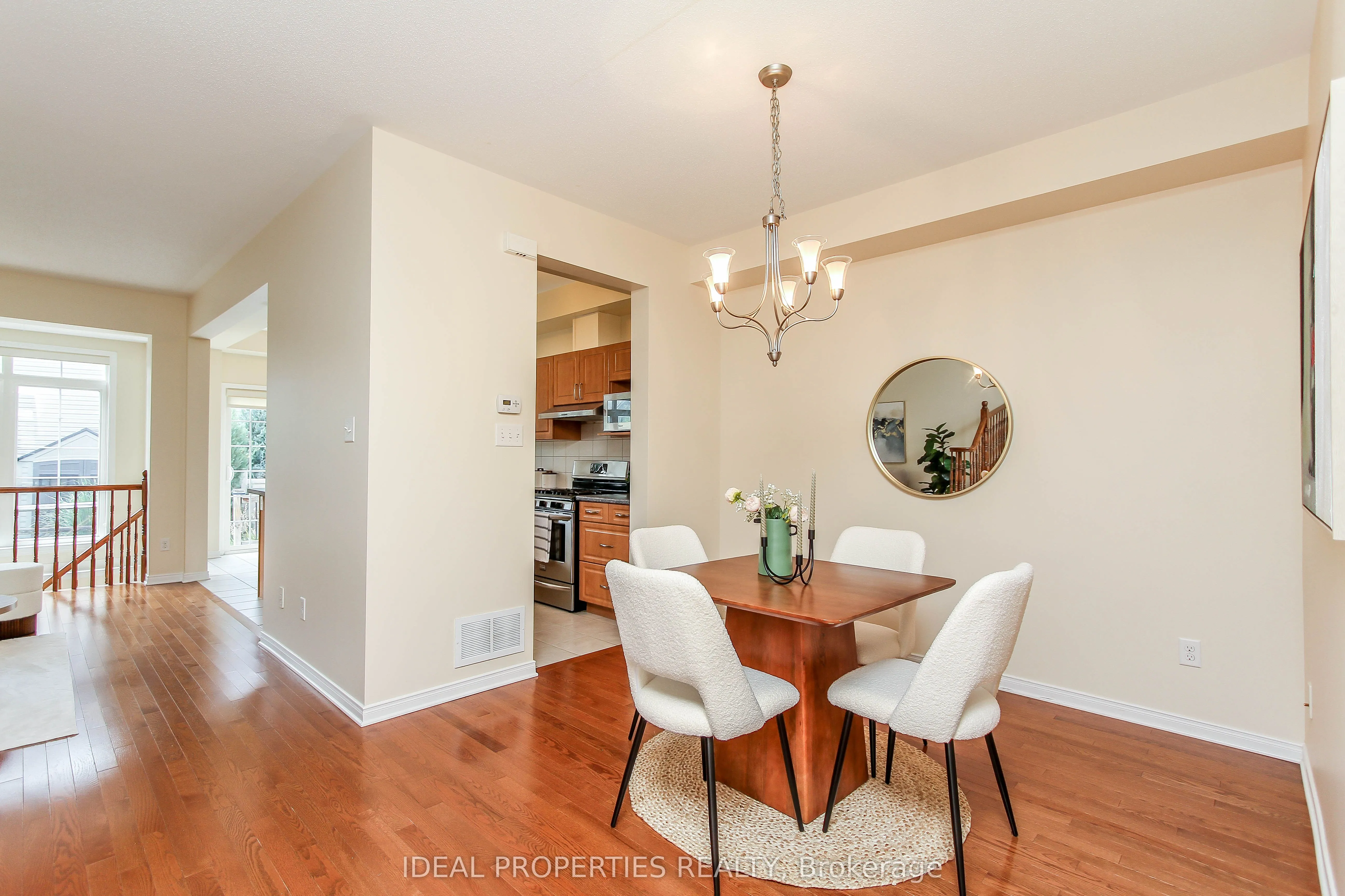 565 Pepperville Crescent N