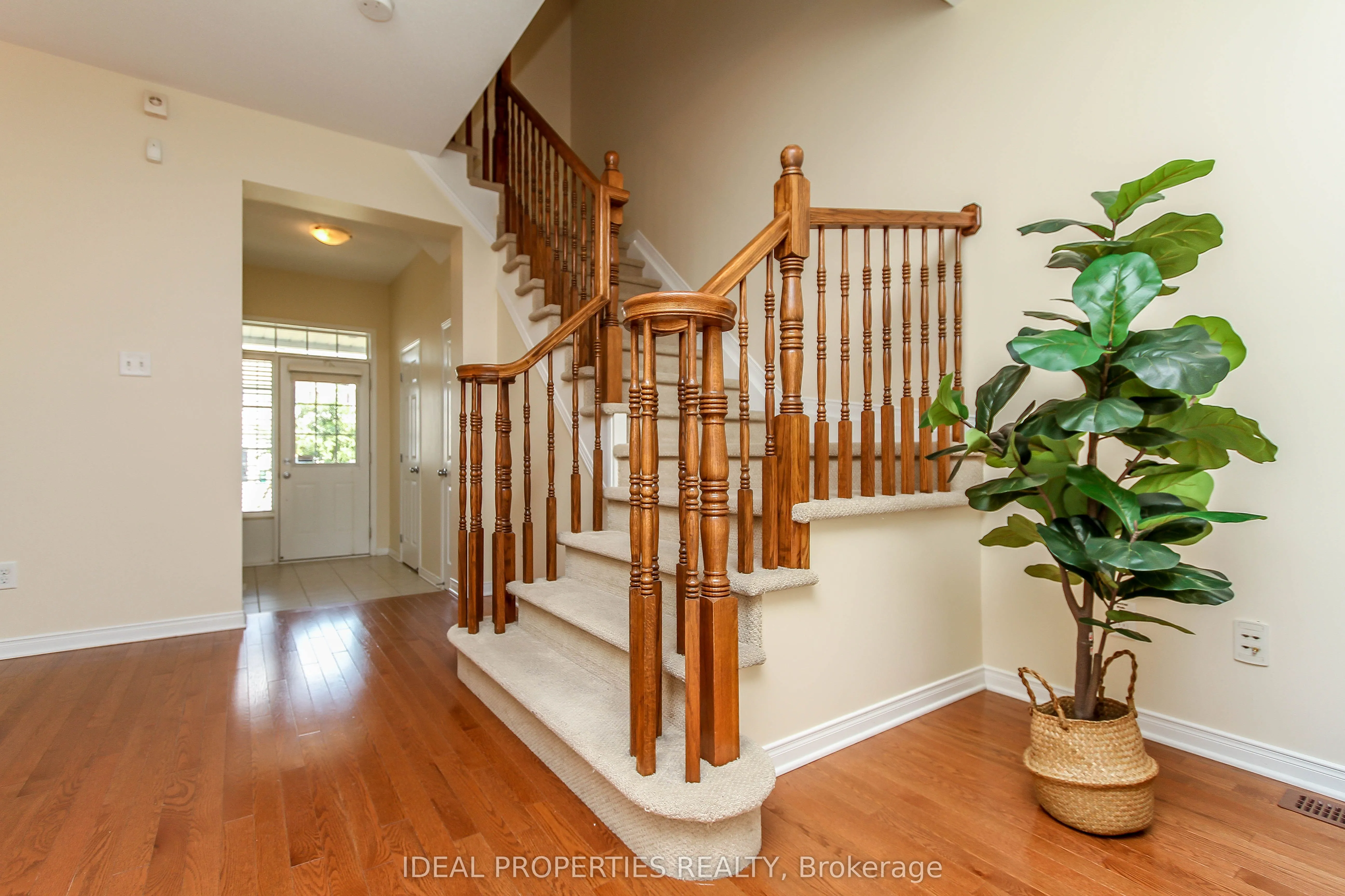 565 Pepperville Crescent N
