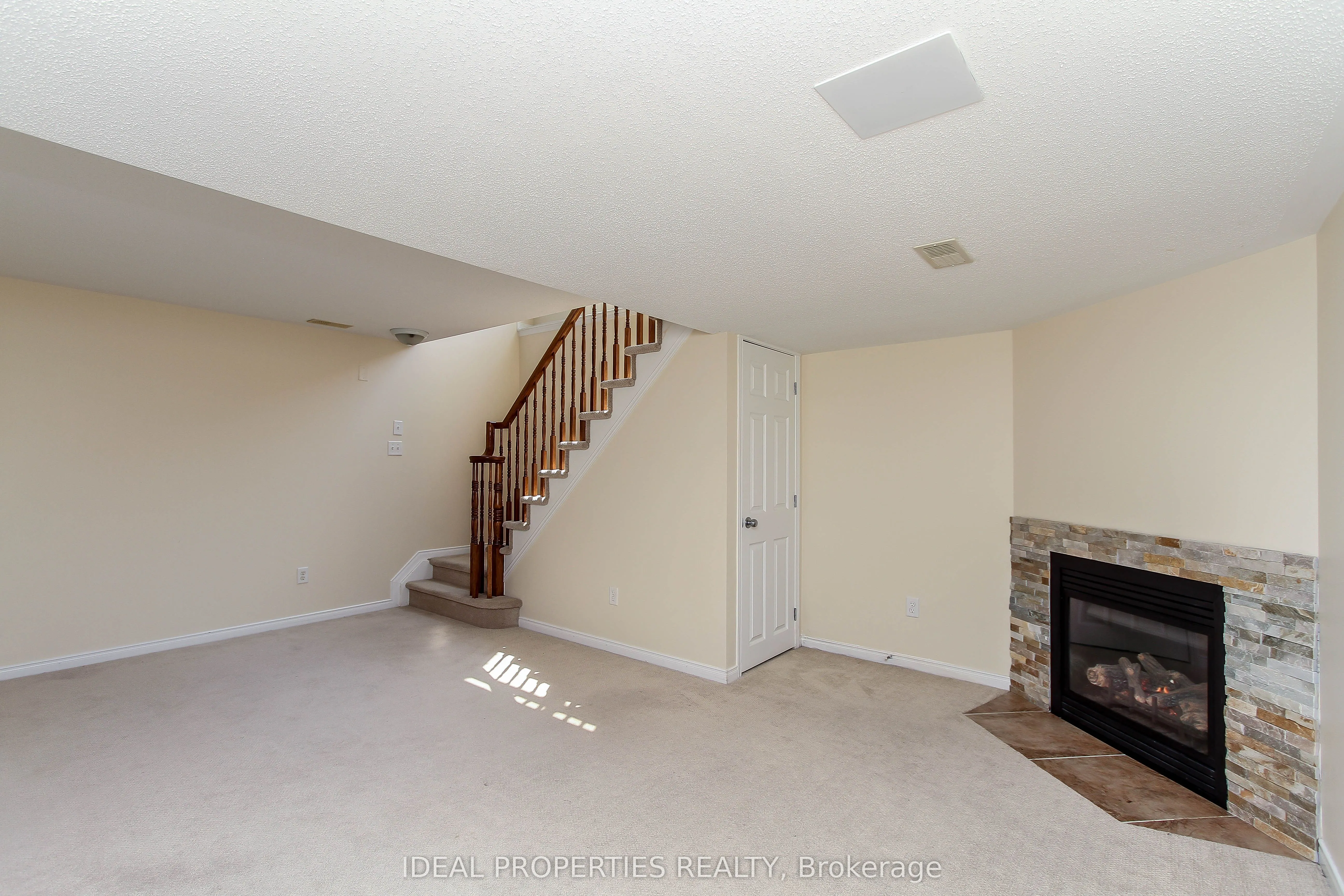 565 Pepperville Crescent N