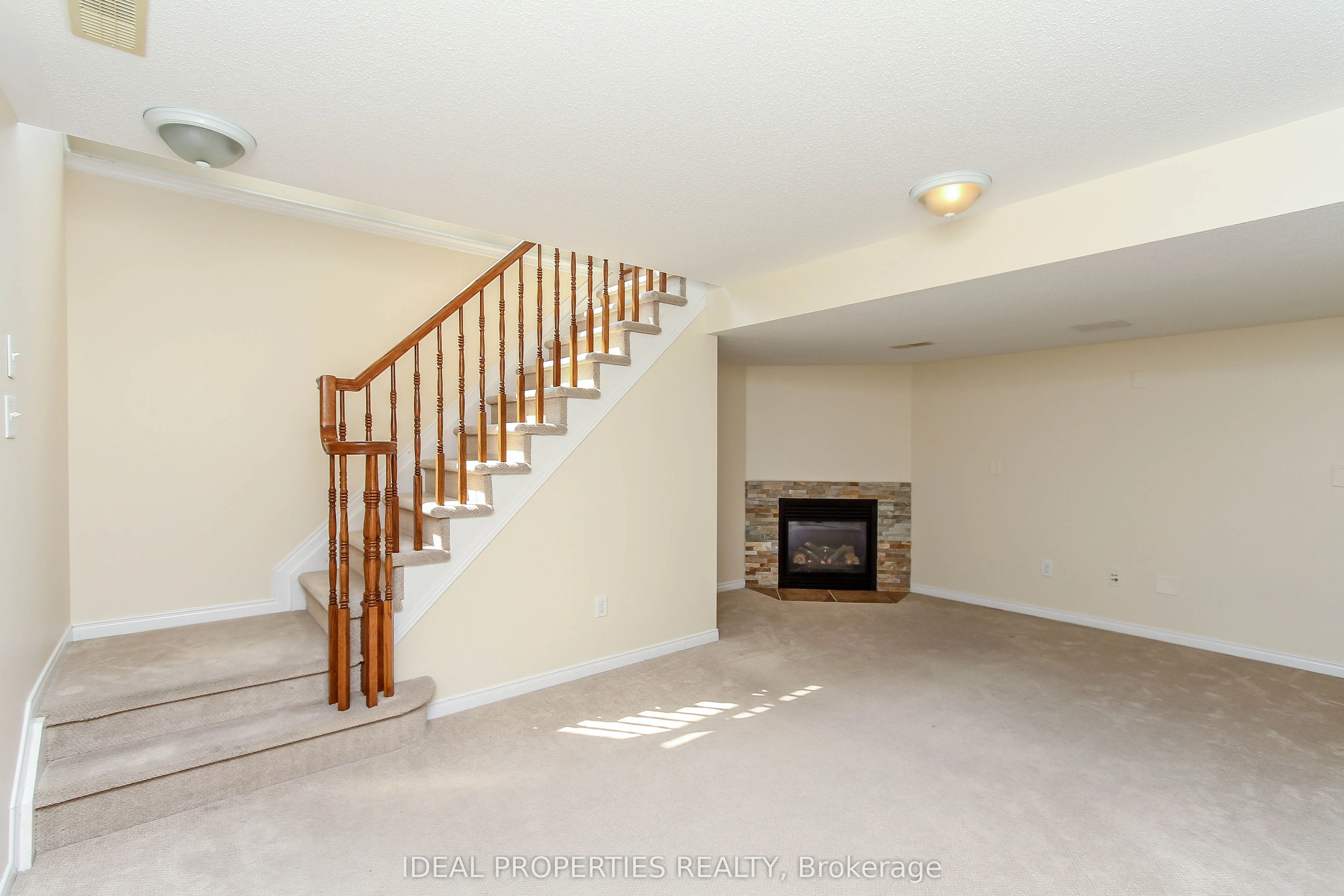 565 Pepperville Crescent N