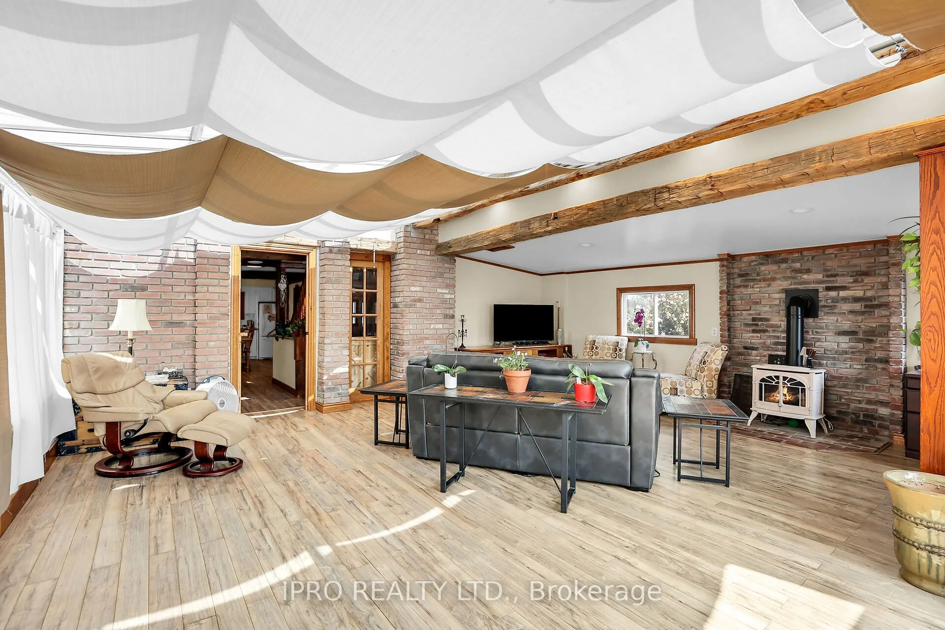 1027 Niagara Stone Road