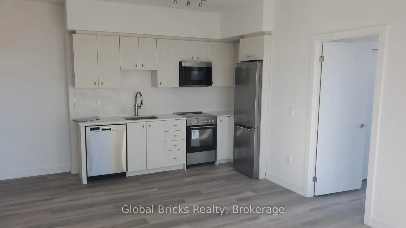 5 Wellington Street S, #612