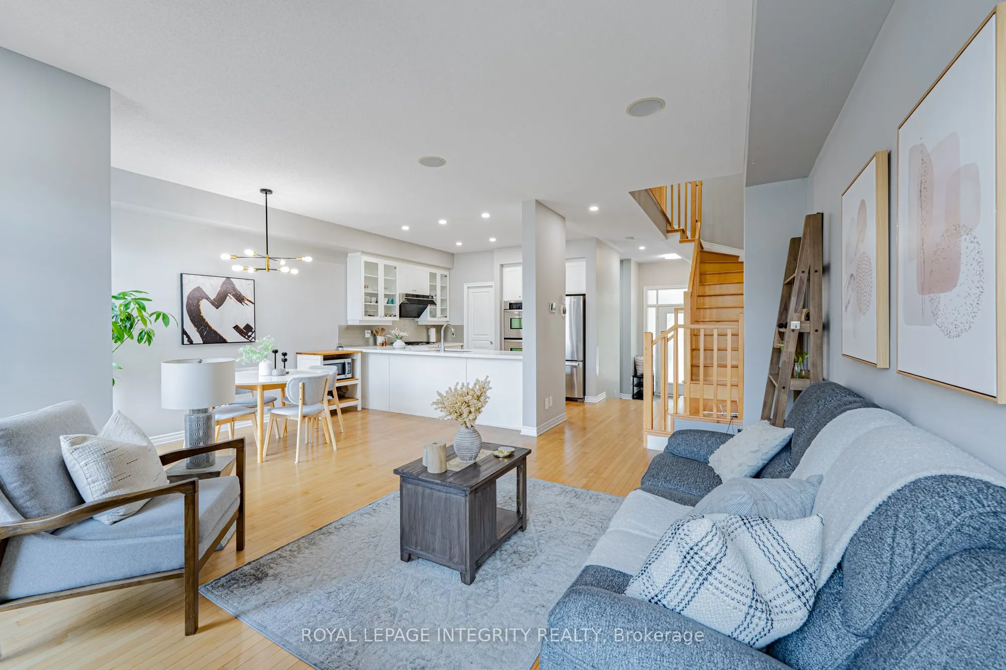 1121 TISCHART Crescent
