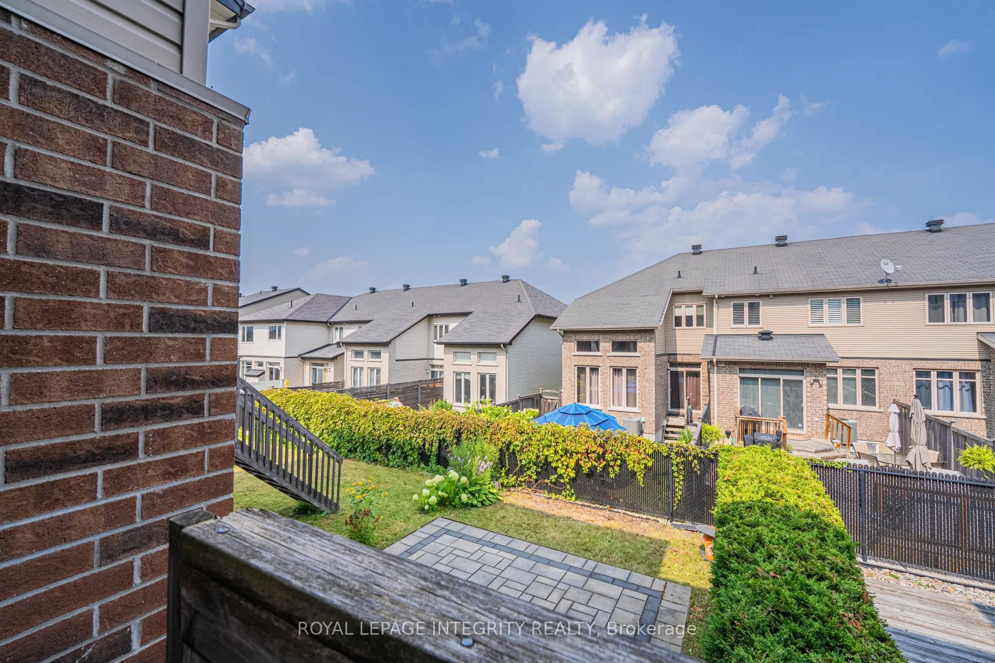 1121 TISCHART Crescent