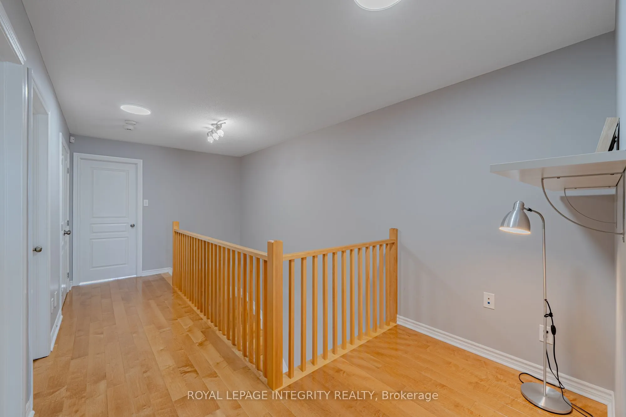 1121 TISCHART Crescent