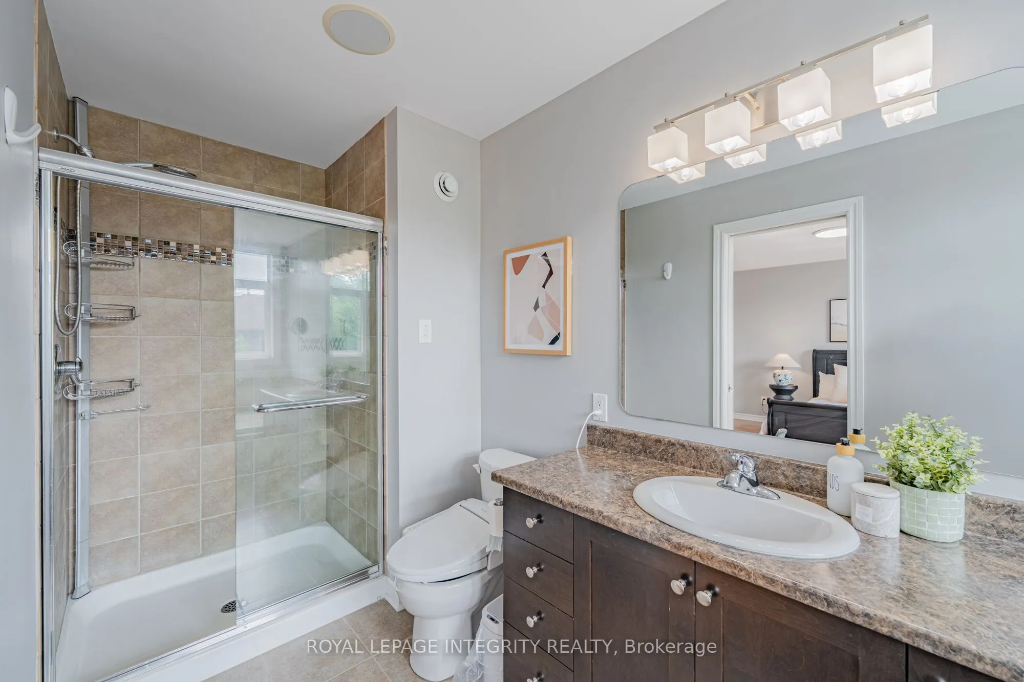 1121 TISCHART Crescent