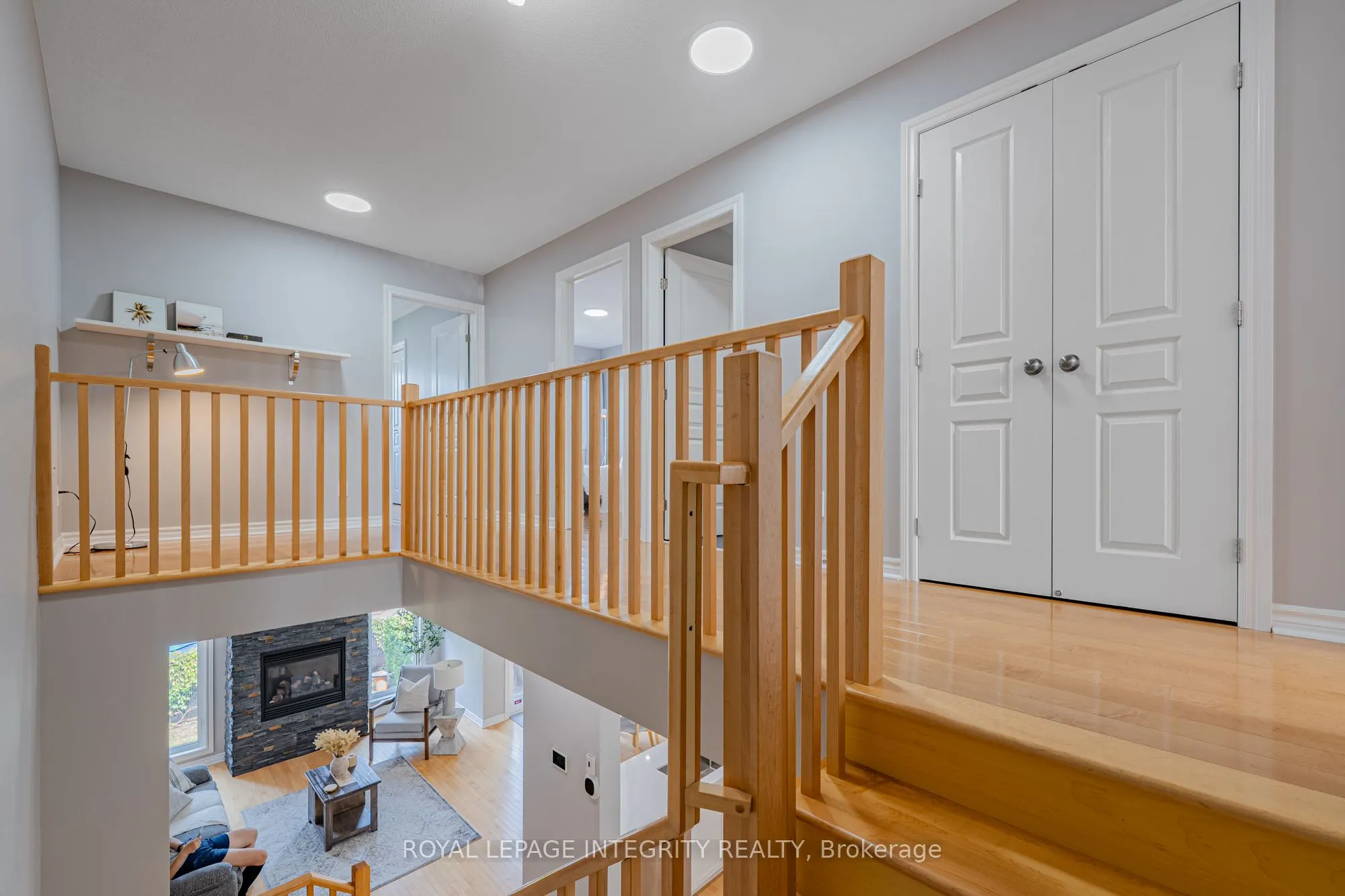 1121 TISCHART Crescent