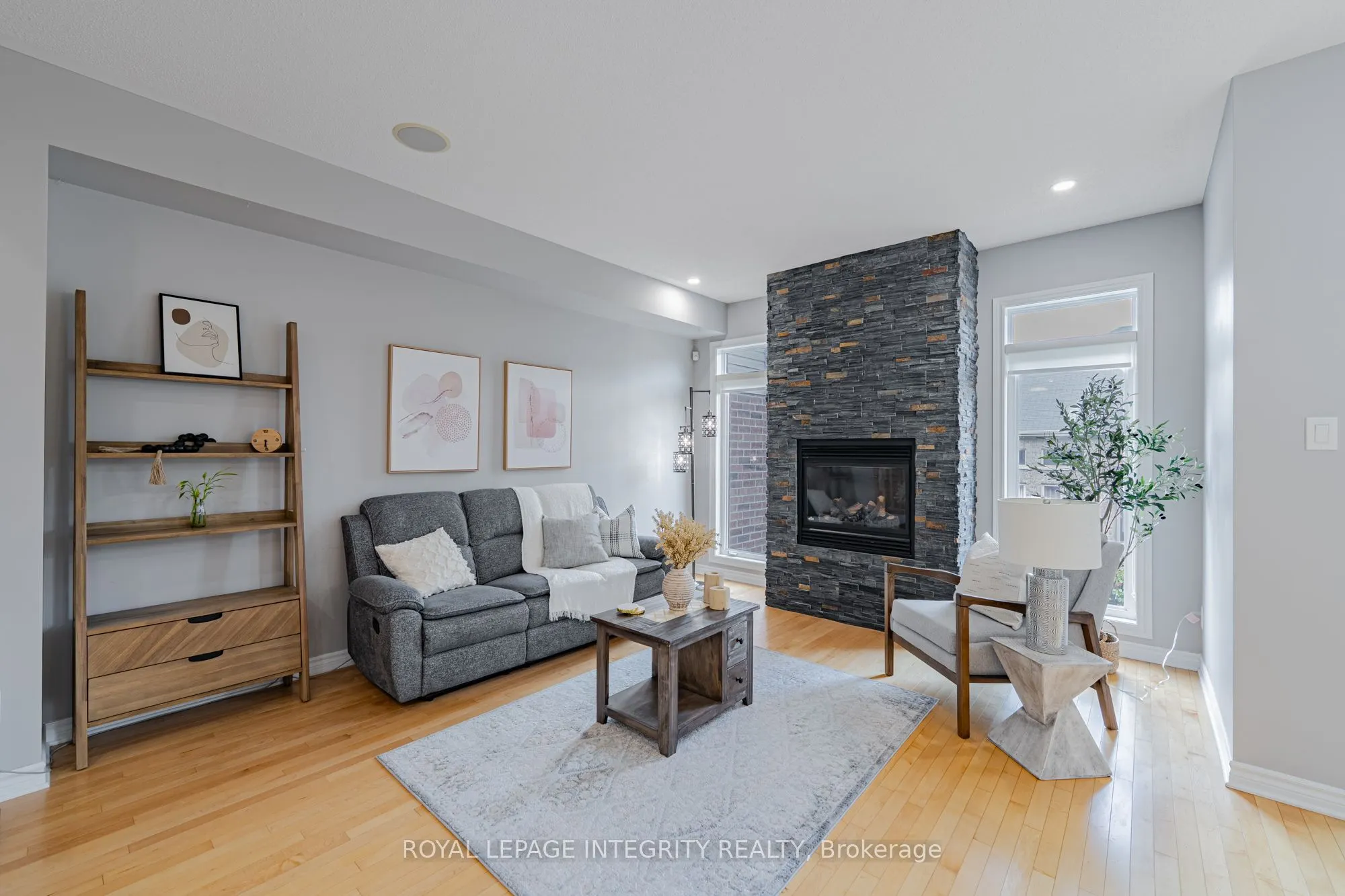 1121 TISCHART Crescent
