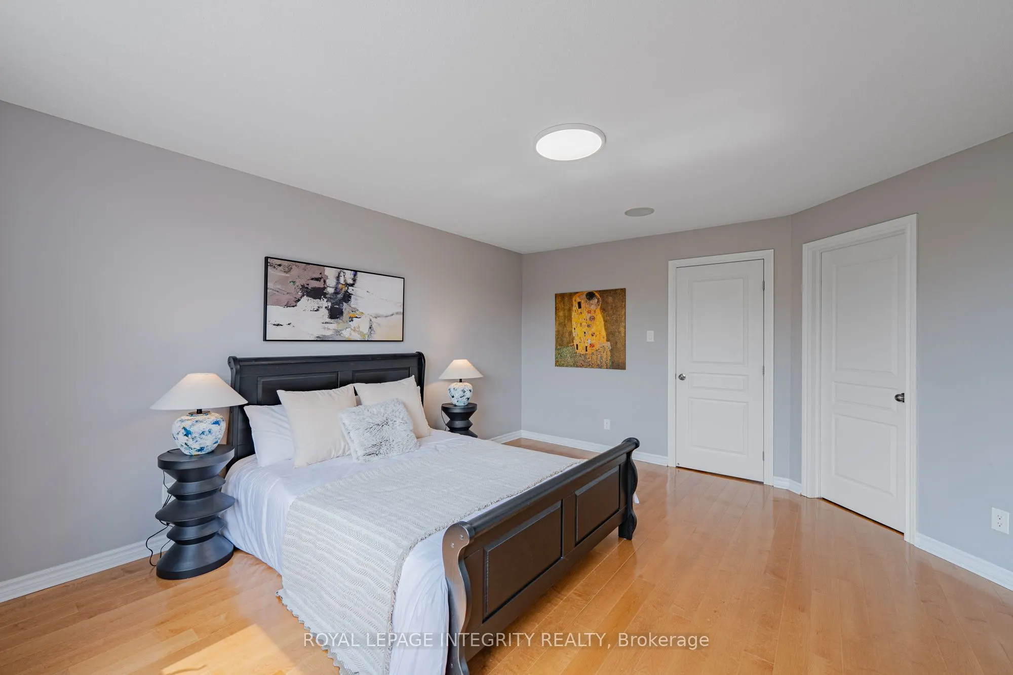 1121 TISCHART Crescent
