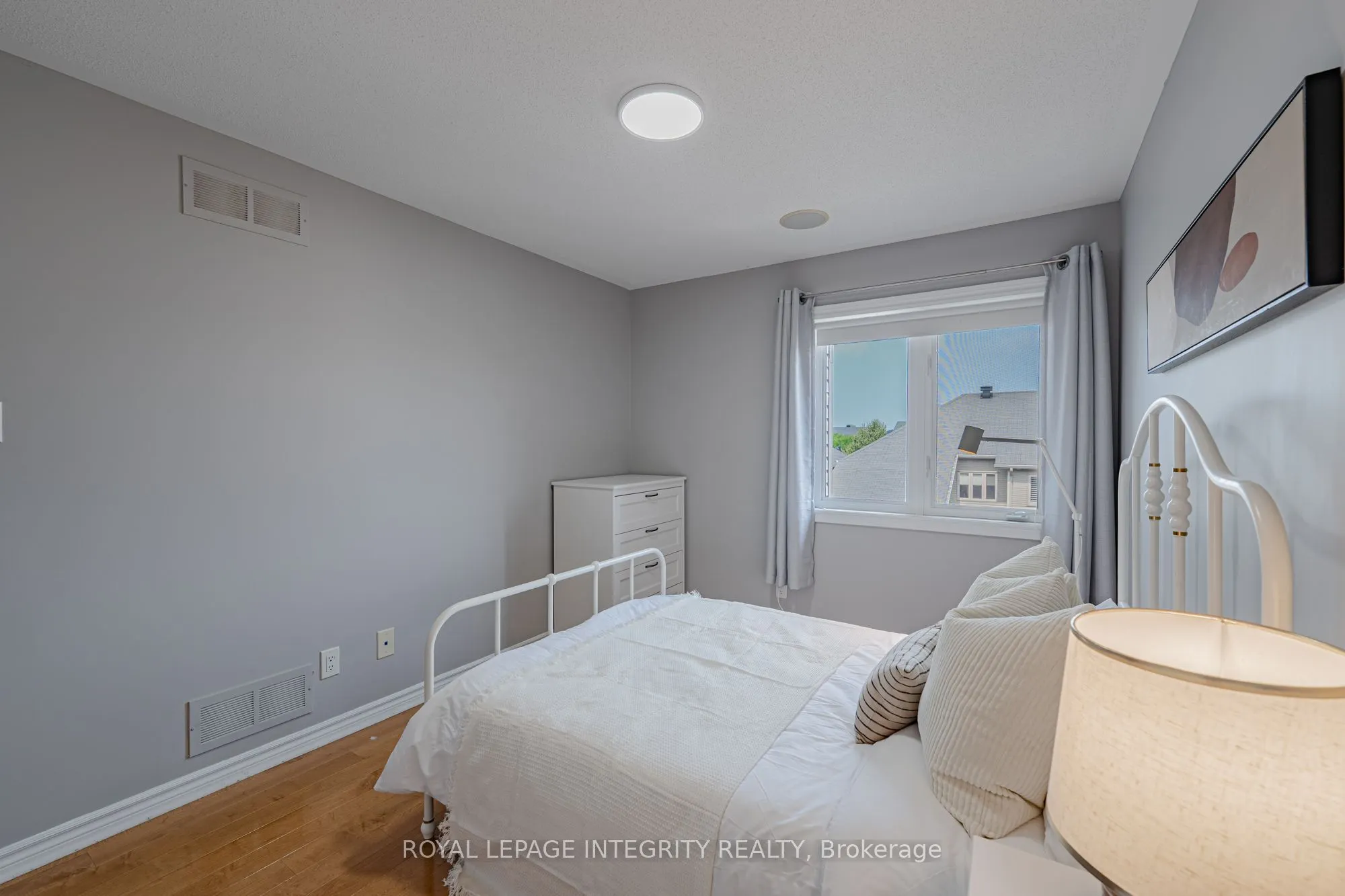 1121 TISCHART Crescent