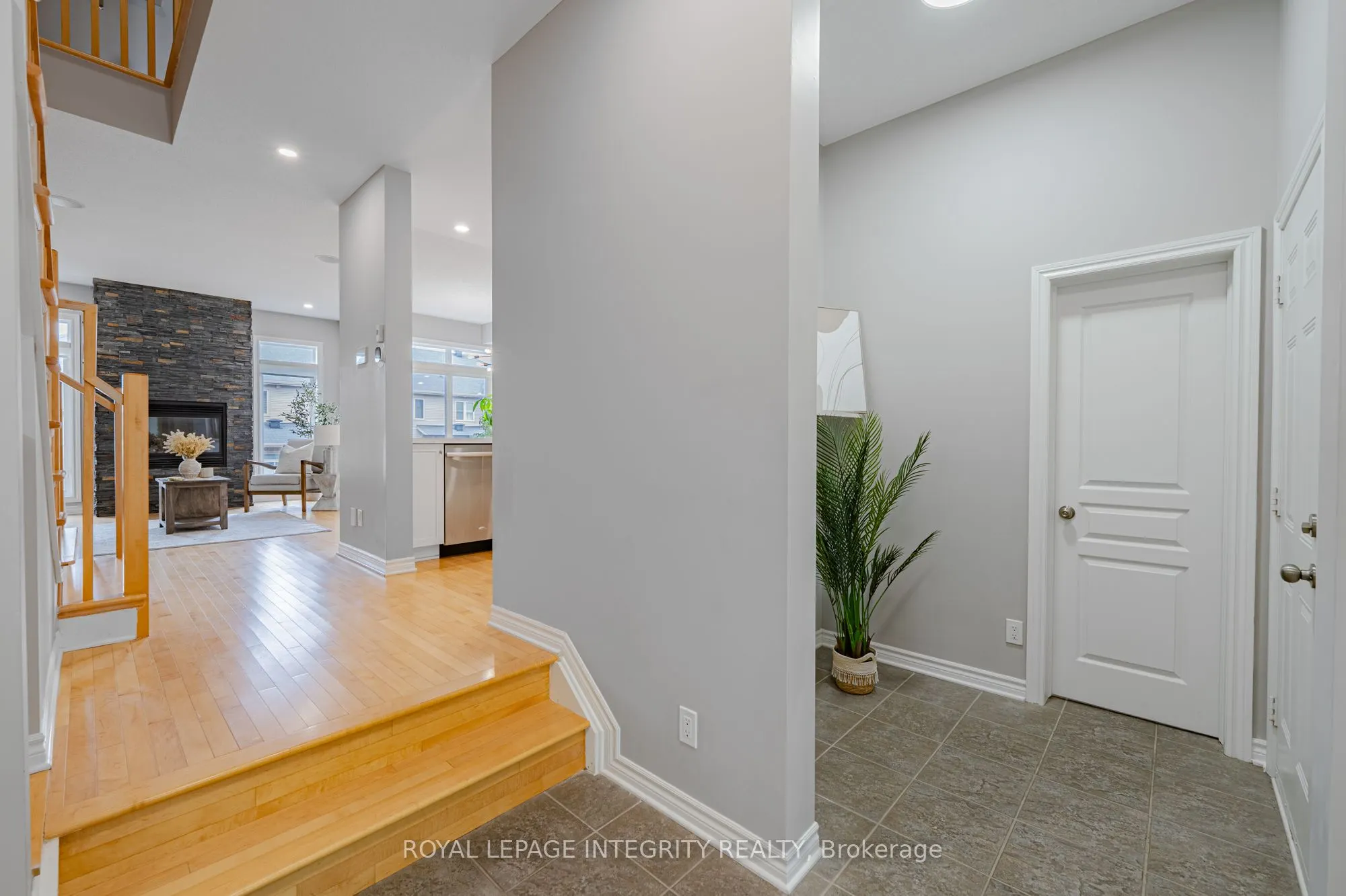 1121 TISCHART Crescent