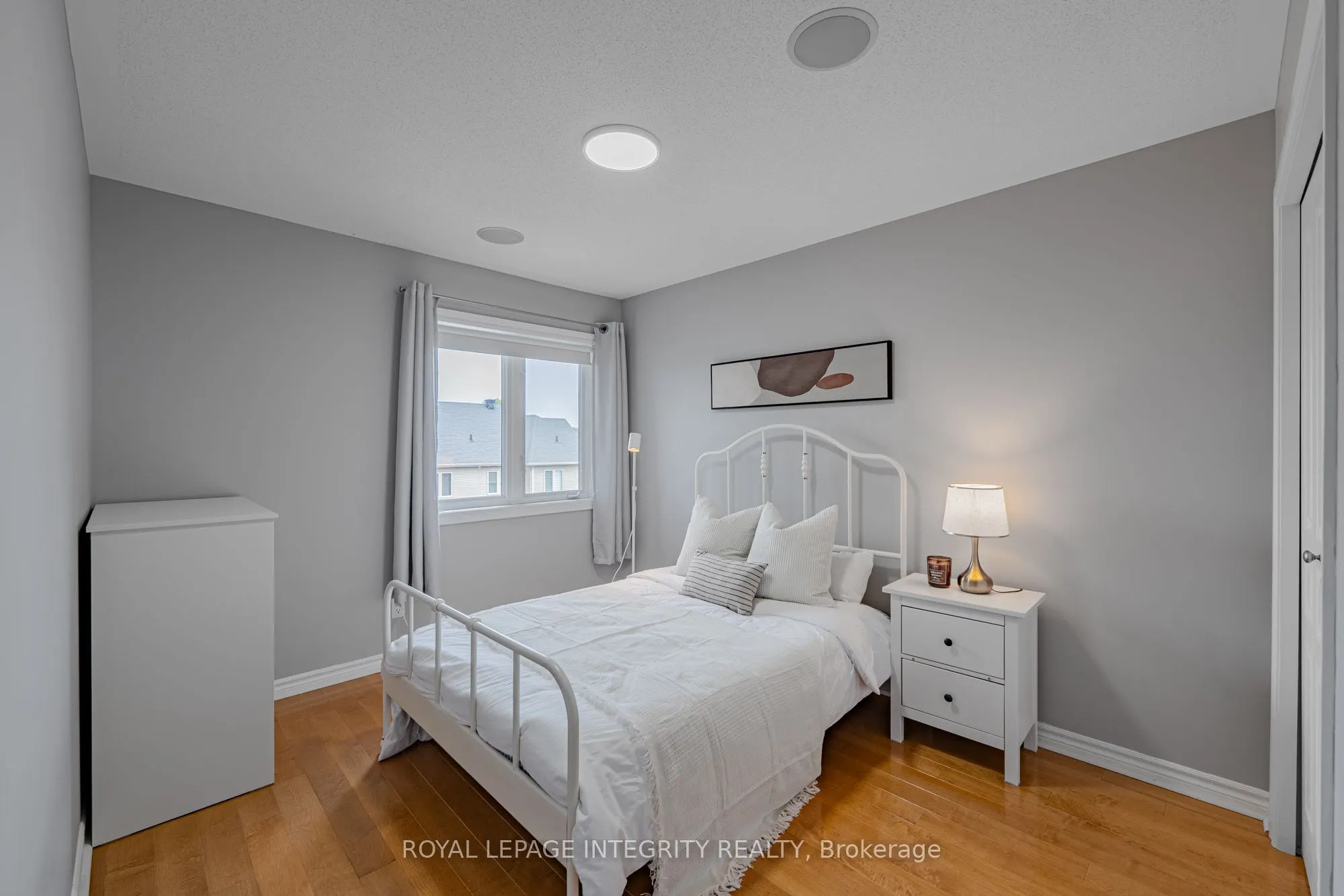 1121 TISCHART Crescent