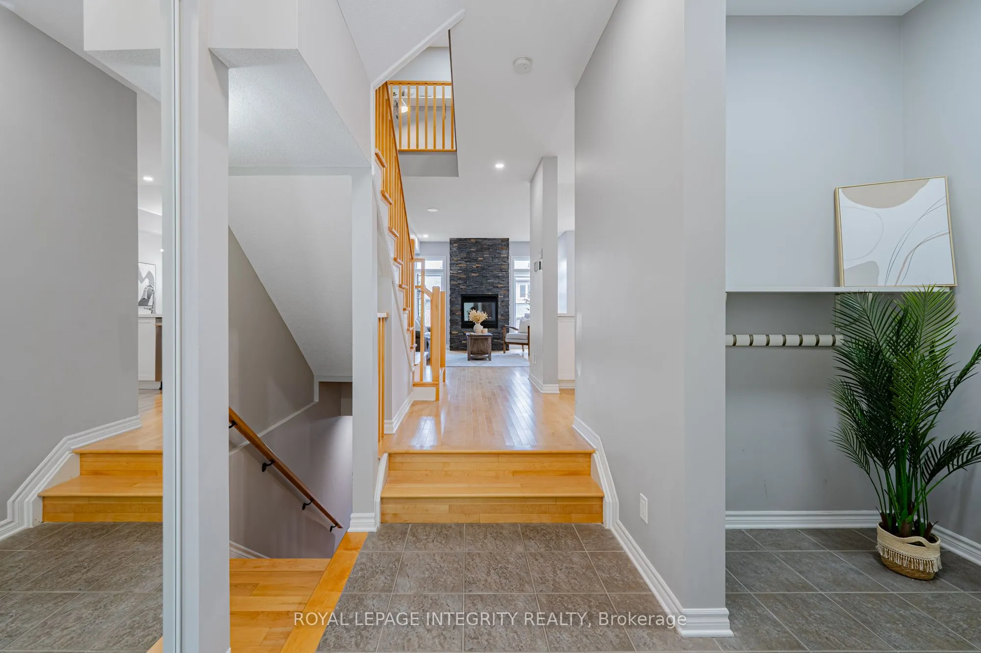 1121 TISCHART Crescent