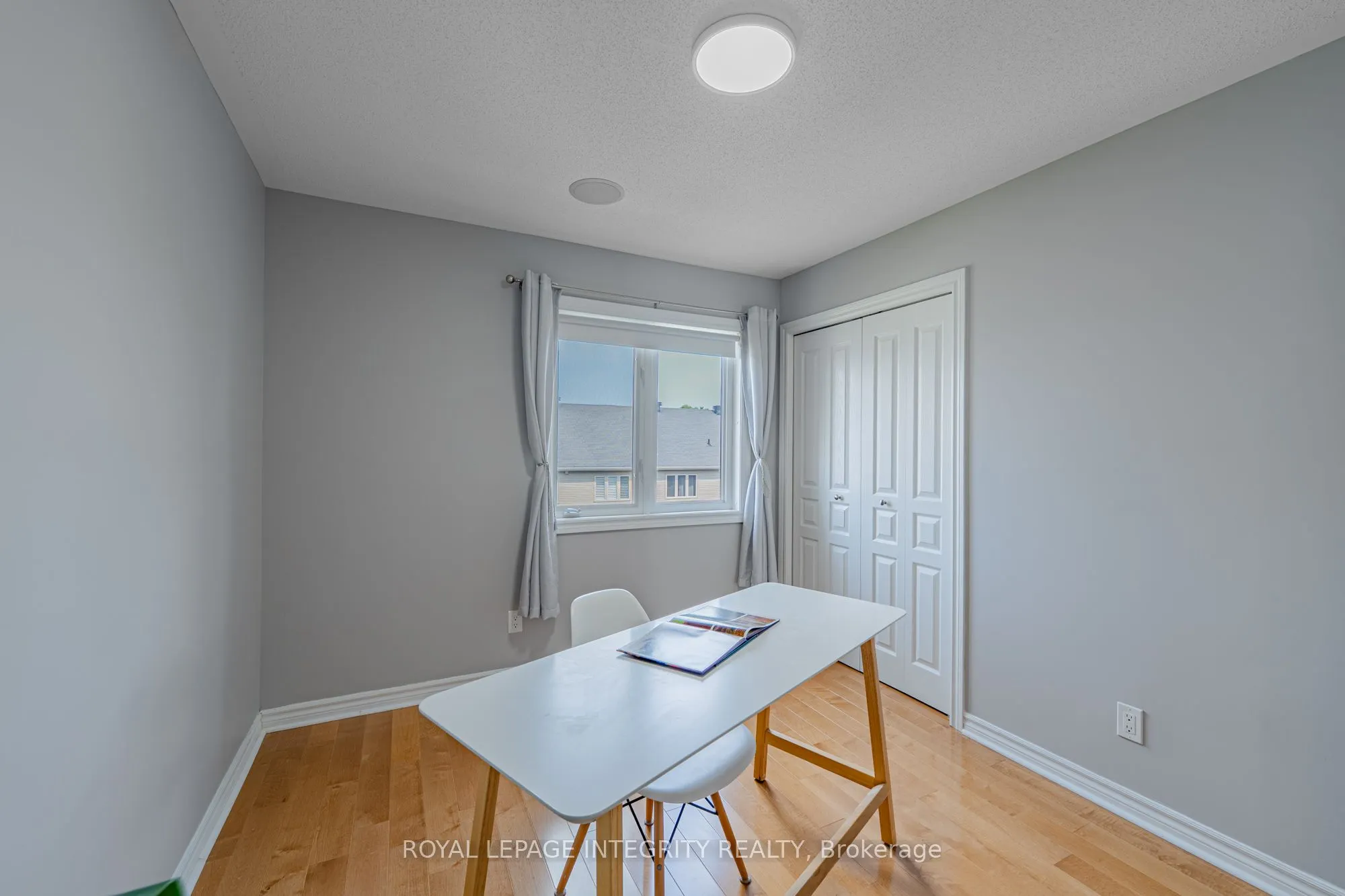 1121 TISCHART Crescent