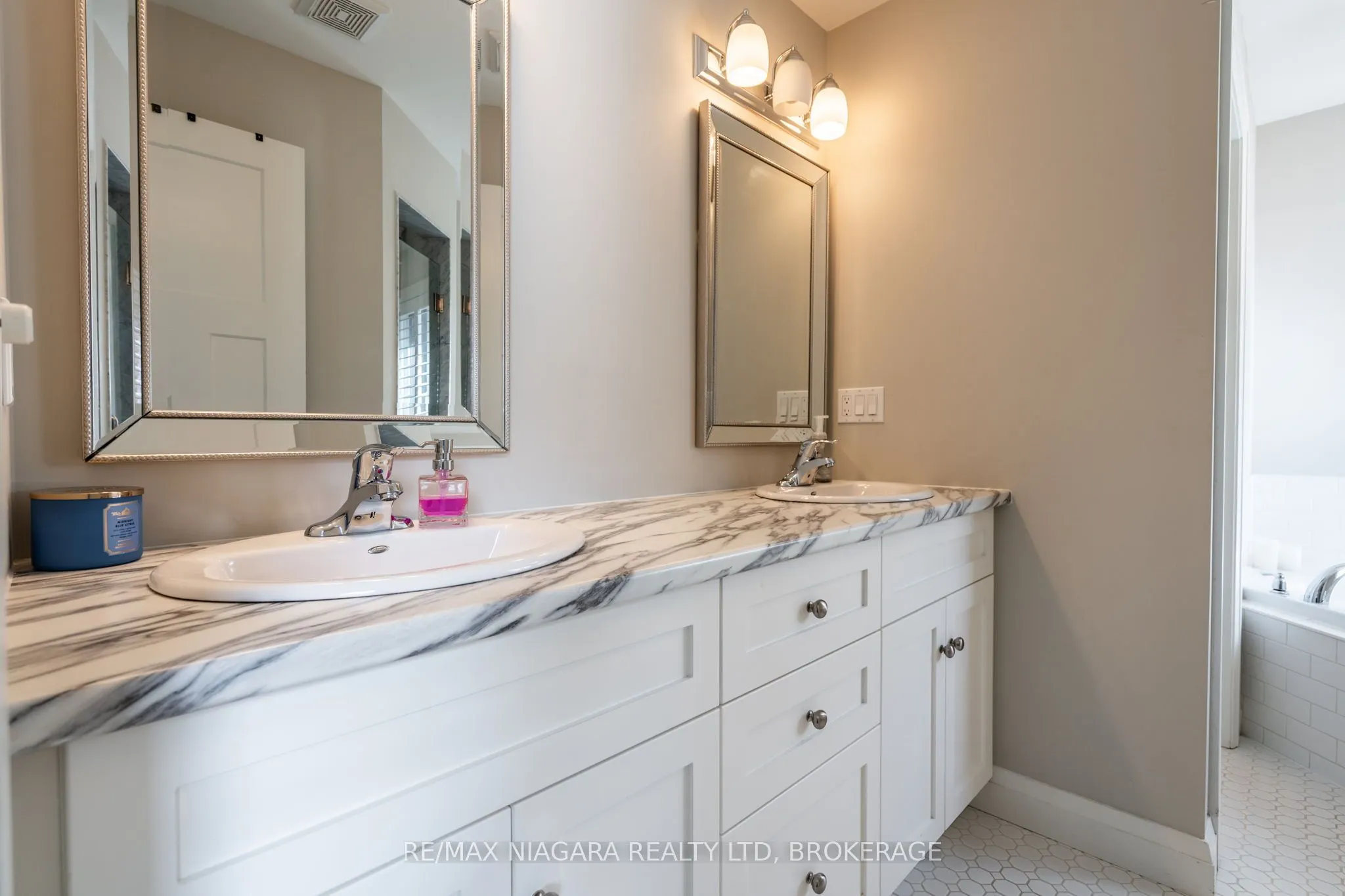 270 Main Street W, #16