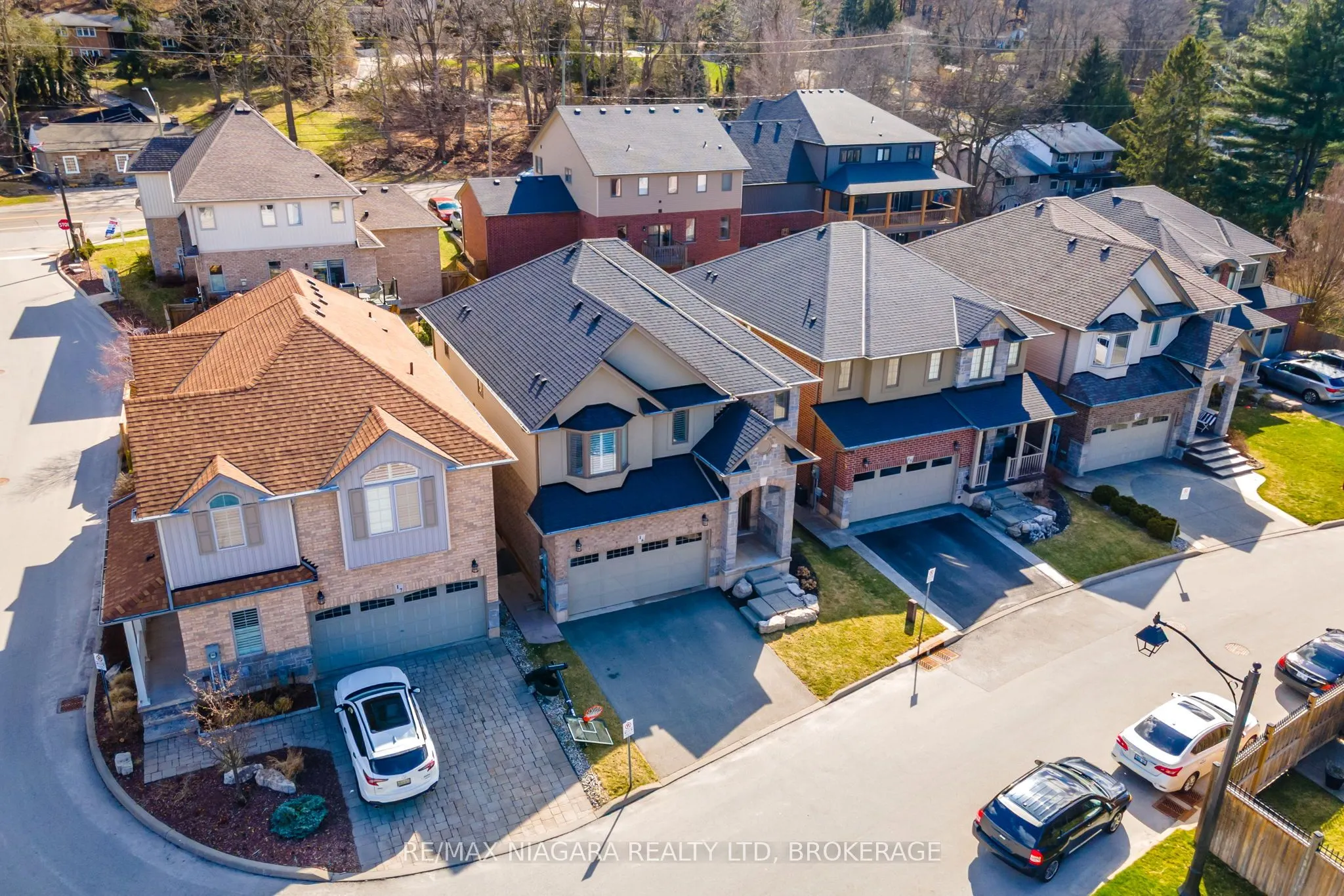 270 Main Street W, #16