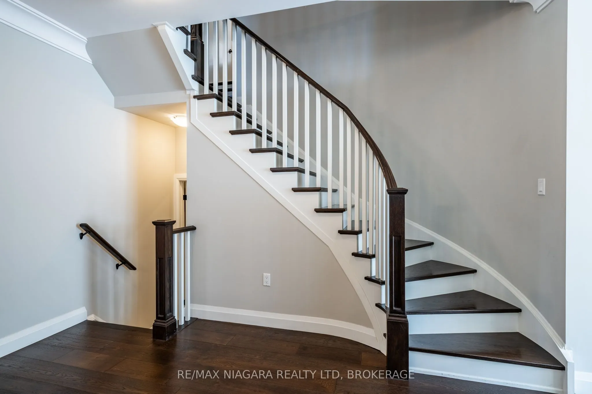 270 Main Street W, #16