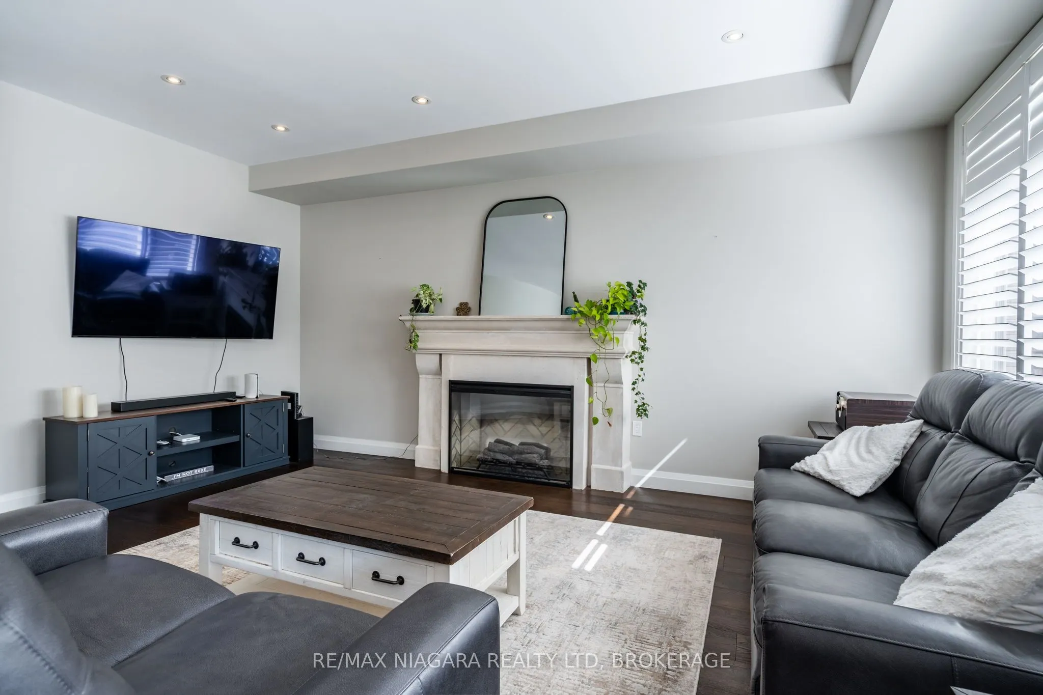 270 Main Street W, #16