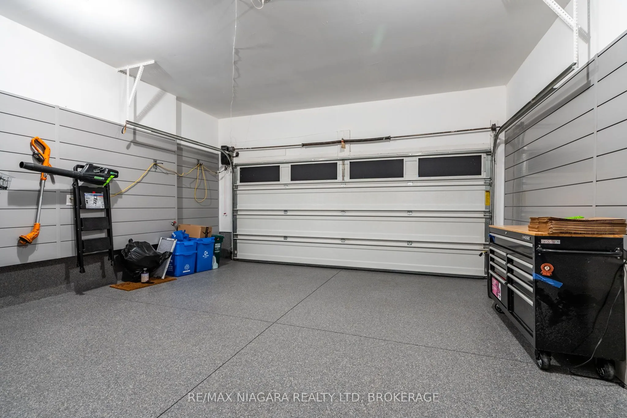 270 Main Street W, #16