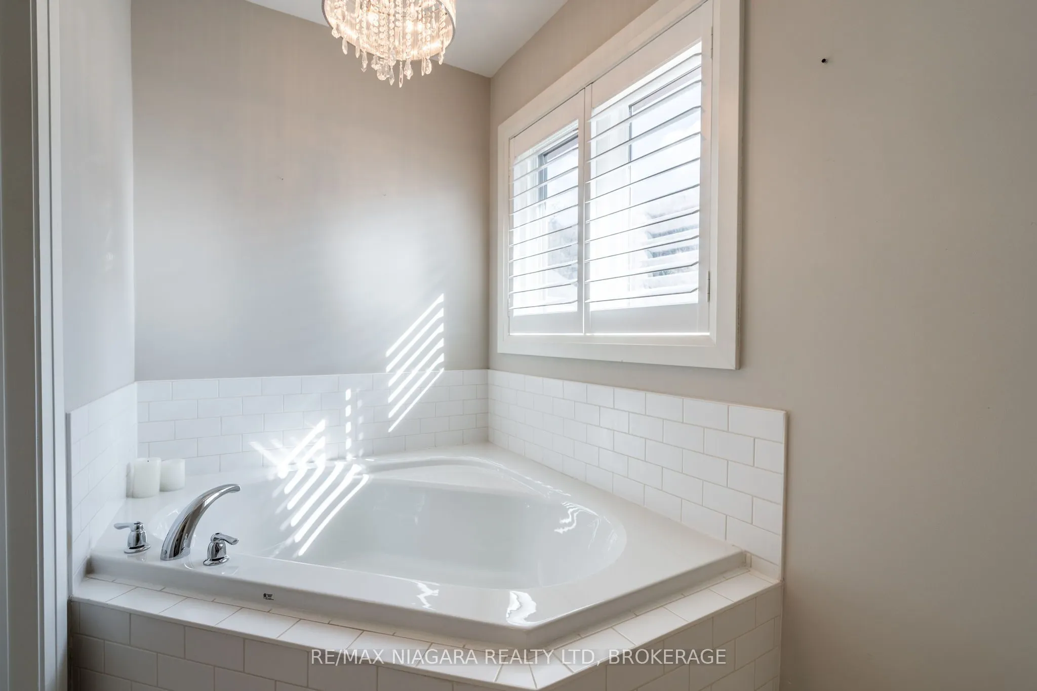 270 Main Street W, #16