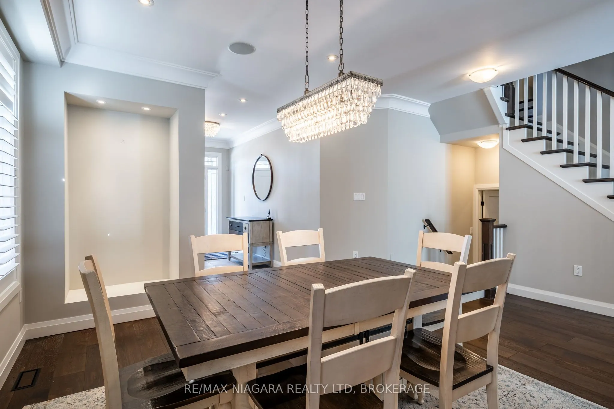 270 Main Street W, #16